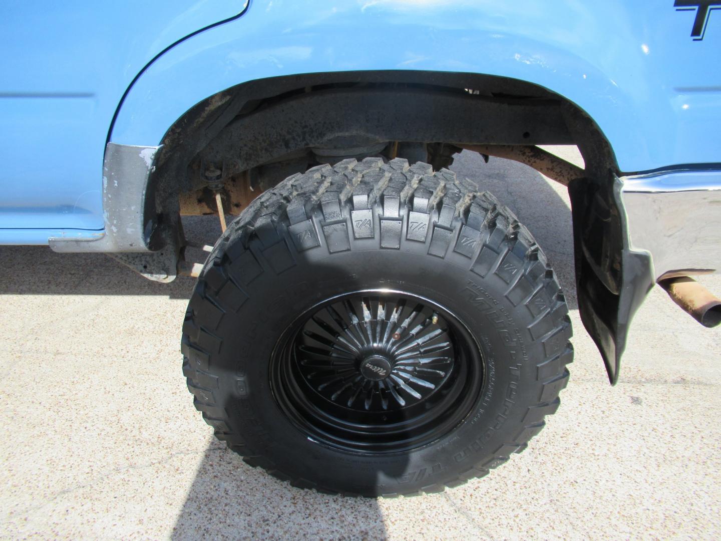 1994 BLUE /Gray Toyota 4Runner SR5 V6 4WD (JT3VN39W7R0) with an 3.0L V6 OHV 12V engine, located at 1511 North Shepherd Dr., Houston, TX, 77008, (281) 657-1221, 29.798361, -95.412560 - 1994 Toyota 4Runner SR5 V6 179,016 miles VIN: JT3VN39W7R0166274 Vehicle Details 4 Door Wagon/Sport Utility 3.0L V6 F Gasoline Rear wheel drive w/ 4X4- Photo#19