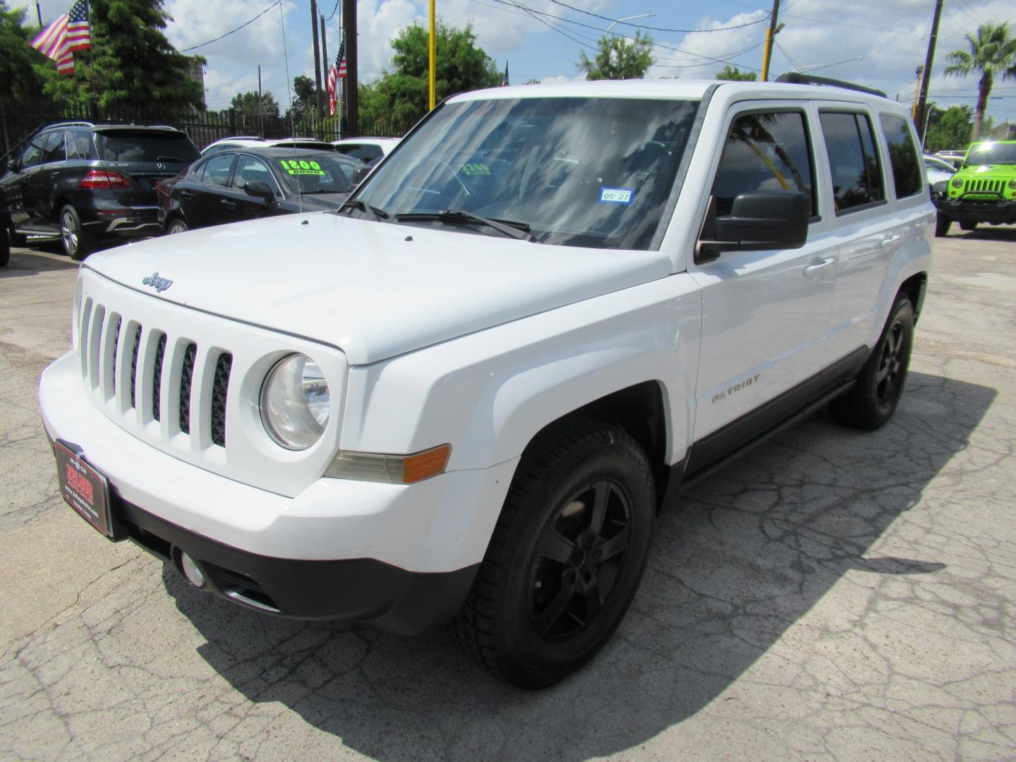 2016 White /Black Jeep Patriot Sport 2WD (1C4NJPBBXGD) with an 2.4L L4 DOHC 16V engine, Automatic transmission, located at 1511 North Shepherd Dr., Houston, TX, 77008, (281) 657-1221, 29.798361, -95.412560 - 2016 Jeep Patriot Sport 140,465 miles VIN: 1C4NJPBBXGD583030 Vehicle Details 4 Door Wagon/Sport Utility 2.4L I4 F DOHC 16V Gasoline Front wheel drive- Photo#20