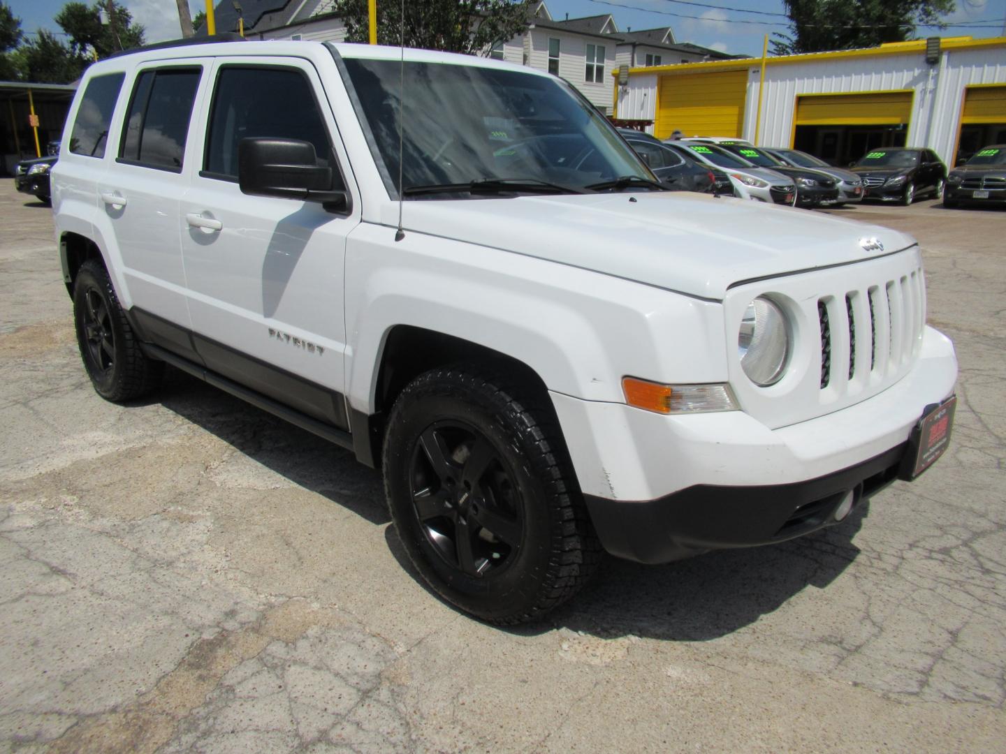 2016 White /Black Jeep Patriot Sport 2WD (1C4NJPBBXGD) with an 2.4L L4 DOHC 16V engine, Automatic transmission, located at 1511 North Shepherd Dr., Houston, TX, 77008, (281) 657-1221, 29.798361, -95.412560 - 2016 Jeep Patriot Sport 140,465 miles VIN: 1C4NJPBBXGD583030 Vehicle Details 4 Door Wagon/Sport Utility 2.4L I4 F DOHC 16V Gasoline Front wheel drive- Photo#23
