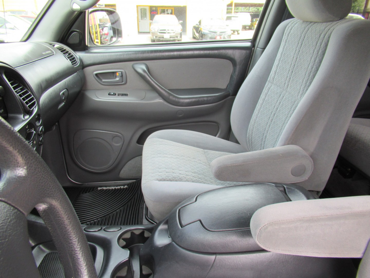 2006 Silver /Gray Toyota Tundra SR5 Double Cab (5TBET341X6S) with an 4.7L V8 DOHC 32V engine, 5A OD transmission, located at 1511 North Shepherd Dr., Houston, TX, 77008, (281) 657-1221, 29.798361, -95.412560 - 2006 Toyota Tundra SR5 VIN: 5TBET341X6S510744 Vehicle Details 4 Door Extended Cab Pickup 4.7L V8 F DOHC 32V Gasoline Rear wheel drive- Photo#7