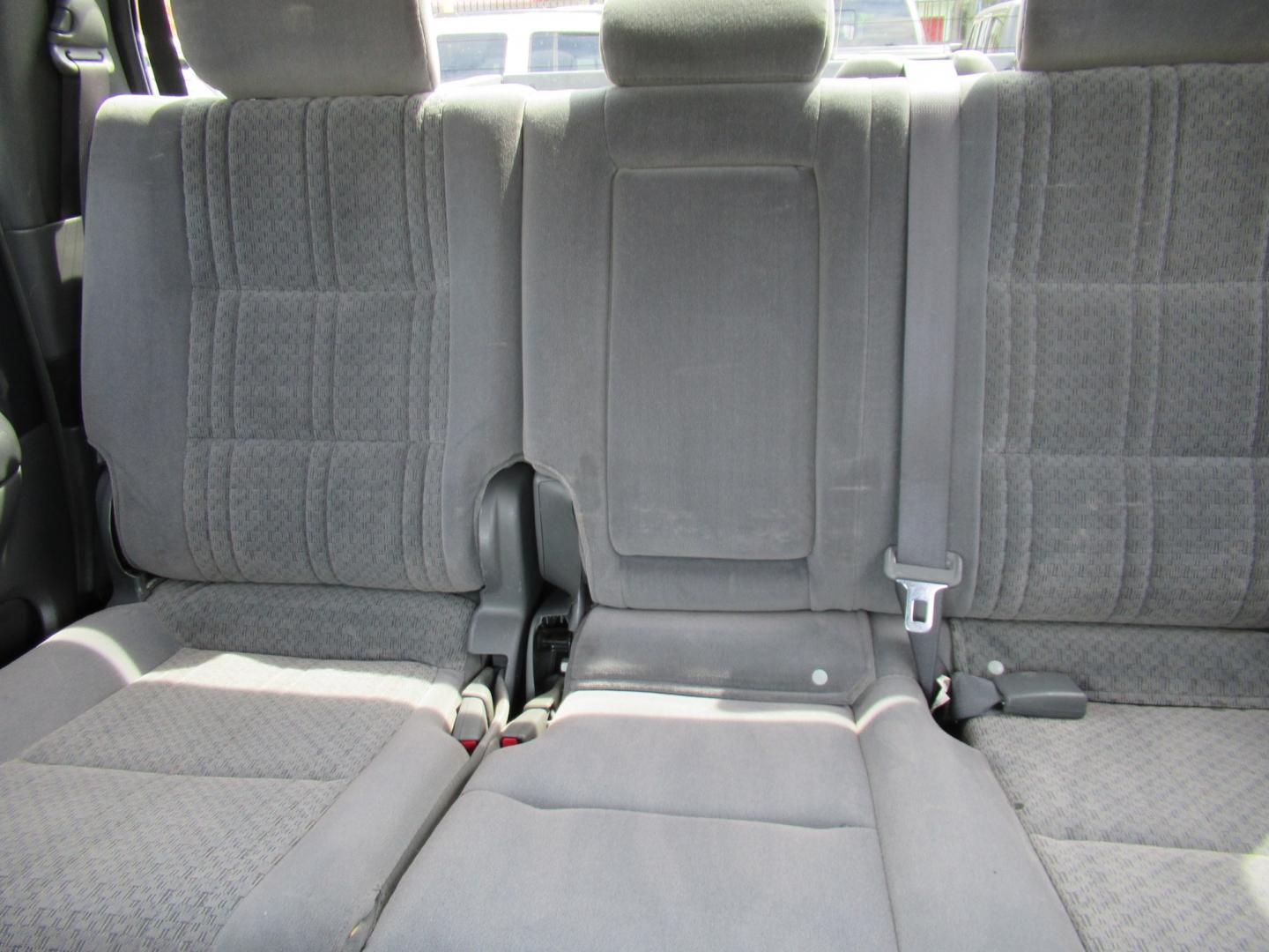 2006 Silver /Gray Toyota Tundra SR5 Double Cab (5TBET341X6S) with an 4.7L V8 DOHC 32V engine, 5A OD transmission, located at 1511 North Shepherd Dr., Houston, TX, 77008, (281) 657-1221, 29.798361, -95.412560 - 2006 Toyota Tundra SR5 VIN: 5TBET341X6S510744 Vehicle Details 4 Door Extended Cab Pickup 4.7L V8 F DOHC 32V Gasoline Rear wheel drive- Photo#9
