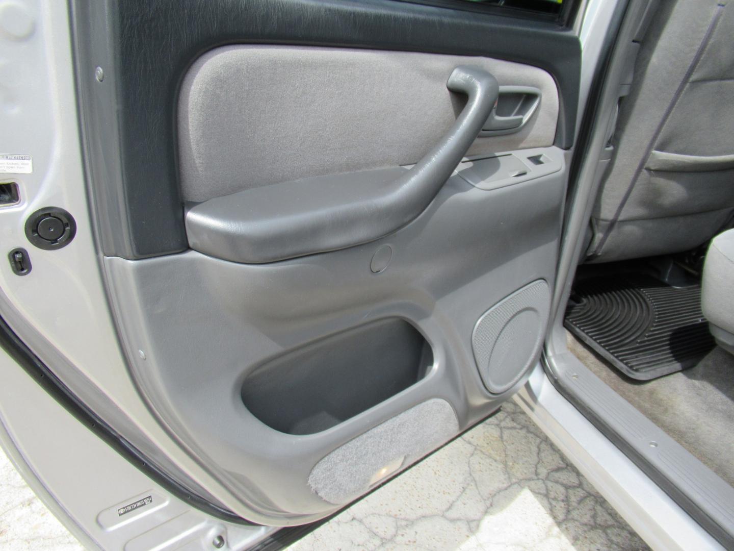 2006 Silver /Gray Toyota Tundra SR5 Double Cab (5TBET341X6S) with an 4.7L V8 DOHC 32V engine, 5A OD transmission, located at 1511 North Shepherd Dr., Houston, TX, 77008, (281) 657-1221, 29.798361, -95.412560 - 2006 Toyota Tundra SR5 VIN: 5TBET341X6S510744 Vehicle Details 4 Door Extended Cab Pickup 4.7L V8 F DOHC 32V Gasoline Rear wheel drive- Photo#13