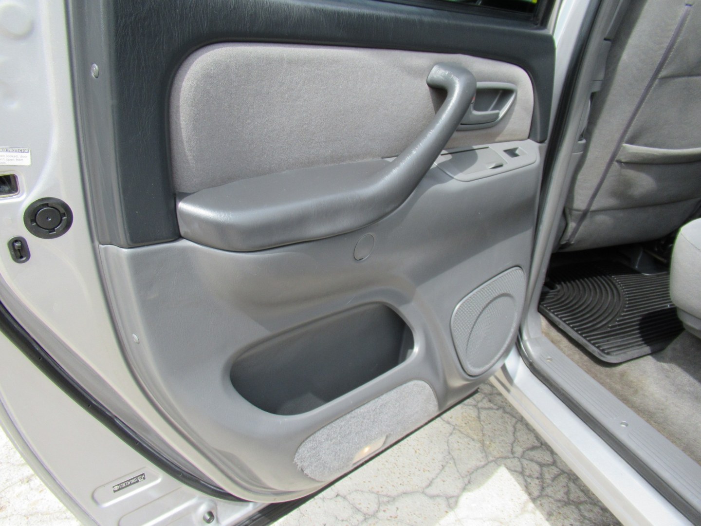 2006 Silver /Gray Toyota Tundra SR5 Double Cab (5TBET341X6S) with an 4.7L V8 DOHC 32V engine, 5A OD transmission, located at 1511 North Shepherd Dr., Houston, TX, 77008, (281) 657-1221, 29.798361, -95.412560 - 2006 Toyota Tundra SR5 VIN: 5TBET341X6S510744 Vehicle Details 4 Door Extended Cab Pickup 4.7L V8 F DOHC 32V Gasoline Rear wheel drive- Photo#13