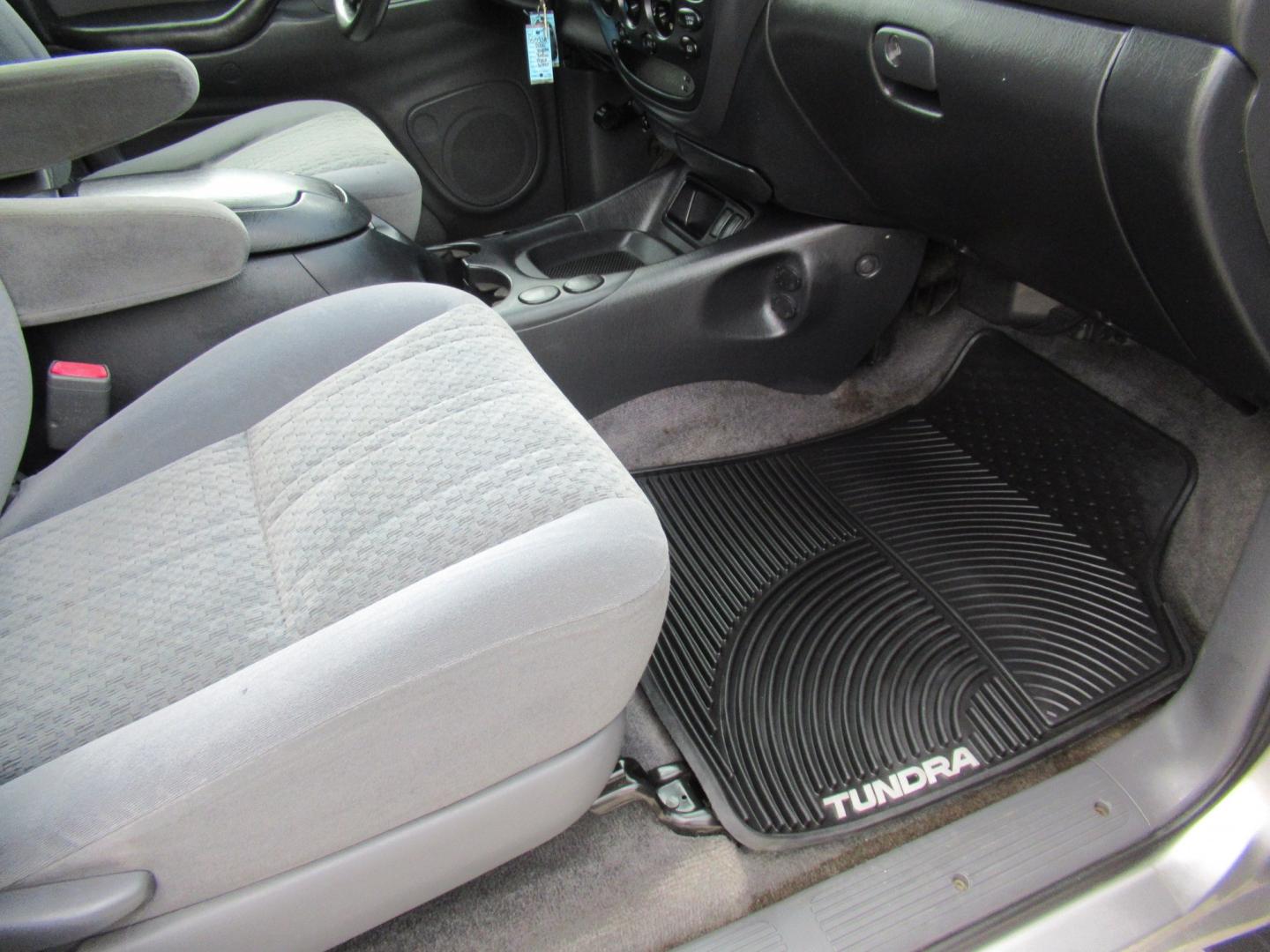 2006 Silver /Gray Toyota Tundra SR5 Double Cab (5TBET341X6S) with an 4.7L V8 DOHC 32V engine, 5A OD transmission, located at 1511 North Shepherd Dr., Houston, TX, 77008, (281) 657-1221, 29.798361, -95.412560 - 2006 Toyota Tundra SR5 VIN: 5TBET341X6S510744 Vehicle Details 4 Door Extended Cab Pickup 4.7L V8 F DOHC 32V Gasoline Rear wheel drive- Photo#18