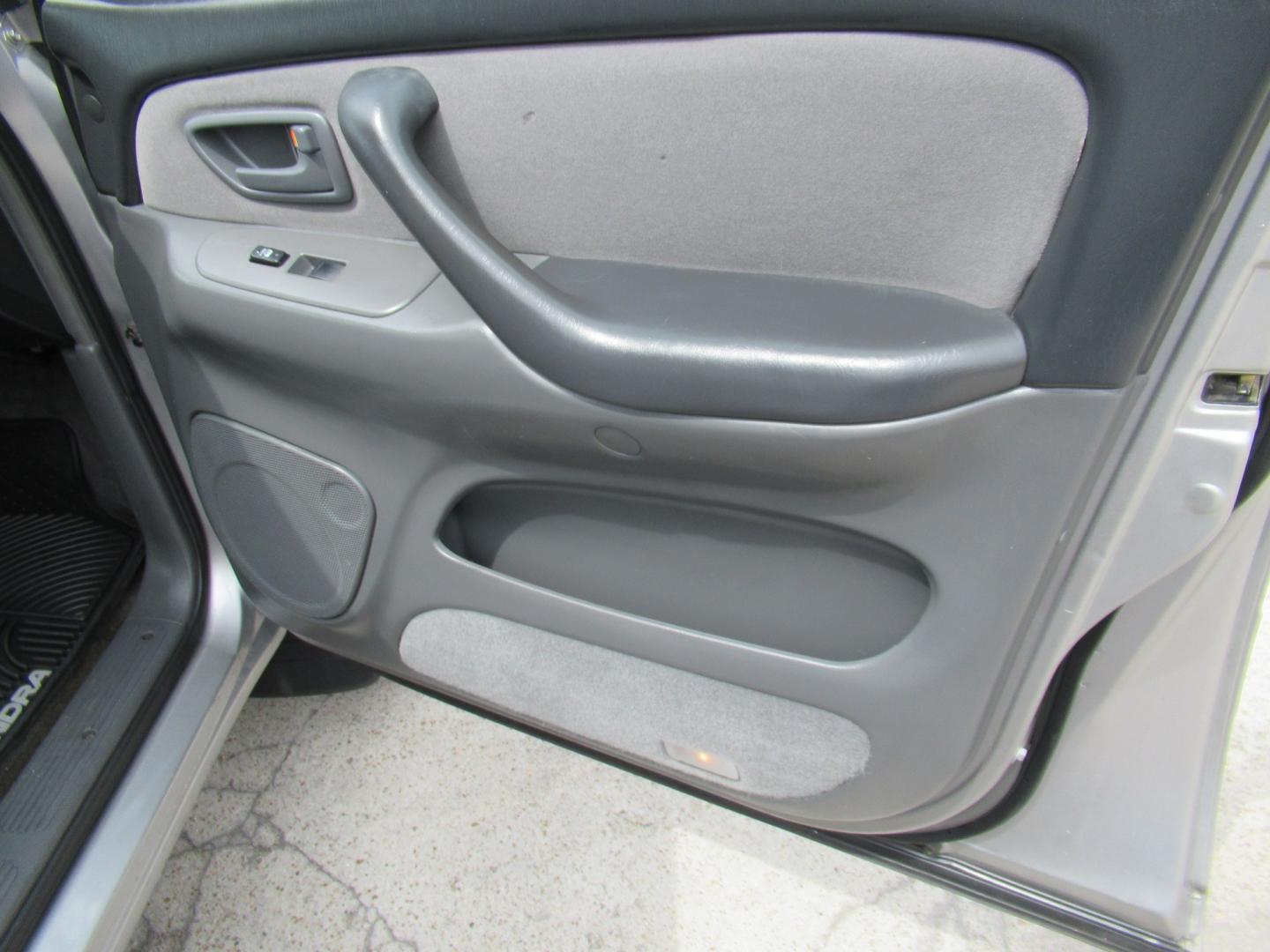 2006 Silver /Gray Toyota Tundra SR5 Double Cab (5TBET341X6S) with an 4.7L V8 DOHC 32V engine, 5A OD transmission, located at 1511 North Shepherd Dr., Houston, TX, 77008, (281) 657-1221, 29.798361, -95.412560 - 2006 Toyota Tundra SR5 VIN: 5TBET341X6S510744 Vehicle Details 4 Door Extended Cab Pickup 4.7L V8 F DOHC 32V Gasoline Rear wheel drive- Photo#21