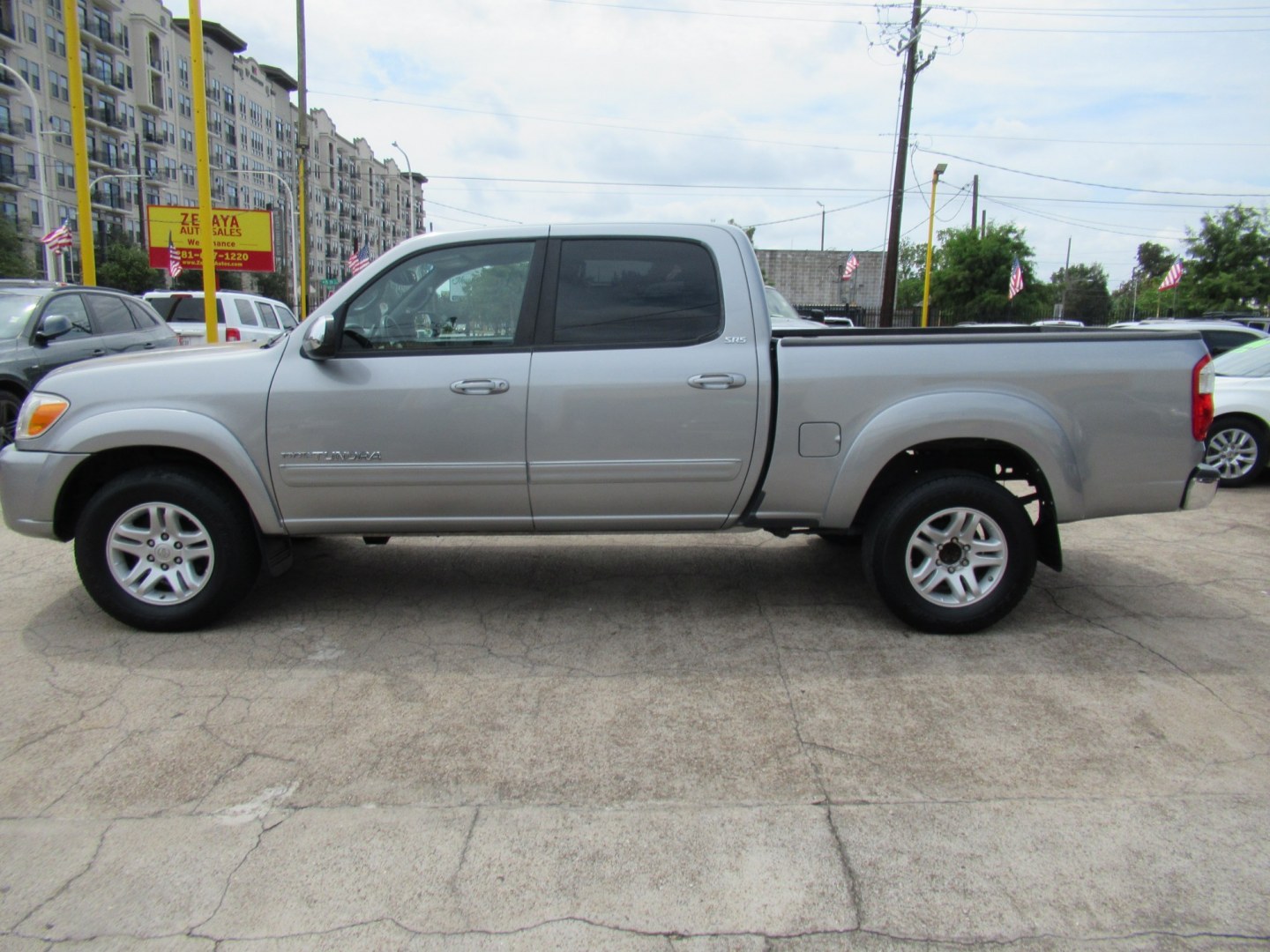 2006 Silver /Gray Toyota Tundra SR5 Double Cab (5TBET341X6S) with an 4.7L V8 DOHC 32V engine, 5A OD transmission, located at 1511 North Shepherd Dr., Houston, TX, 77008, (281) 657-1221, 29.798361, -95.412560 - 2006 Toyota Tundra SR5 VIN: 5TBET341X6S510744 Vehicle Details 4 Door Extended Cab Pickup 4.7L V8 F DOHC 32V Gasoline Rear wheel drive- Photo#32
