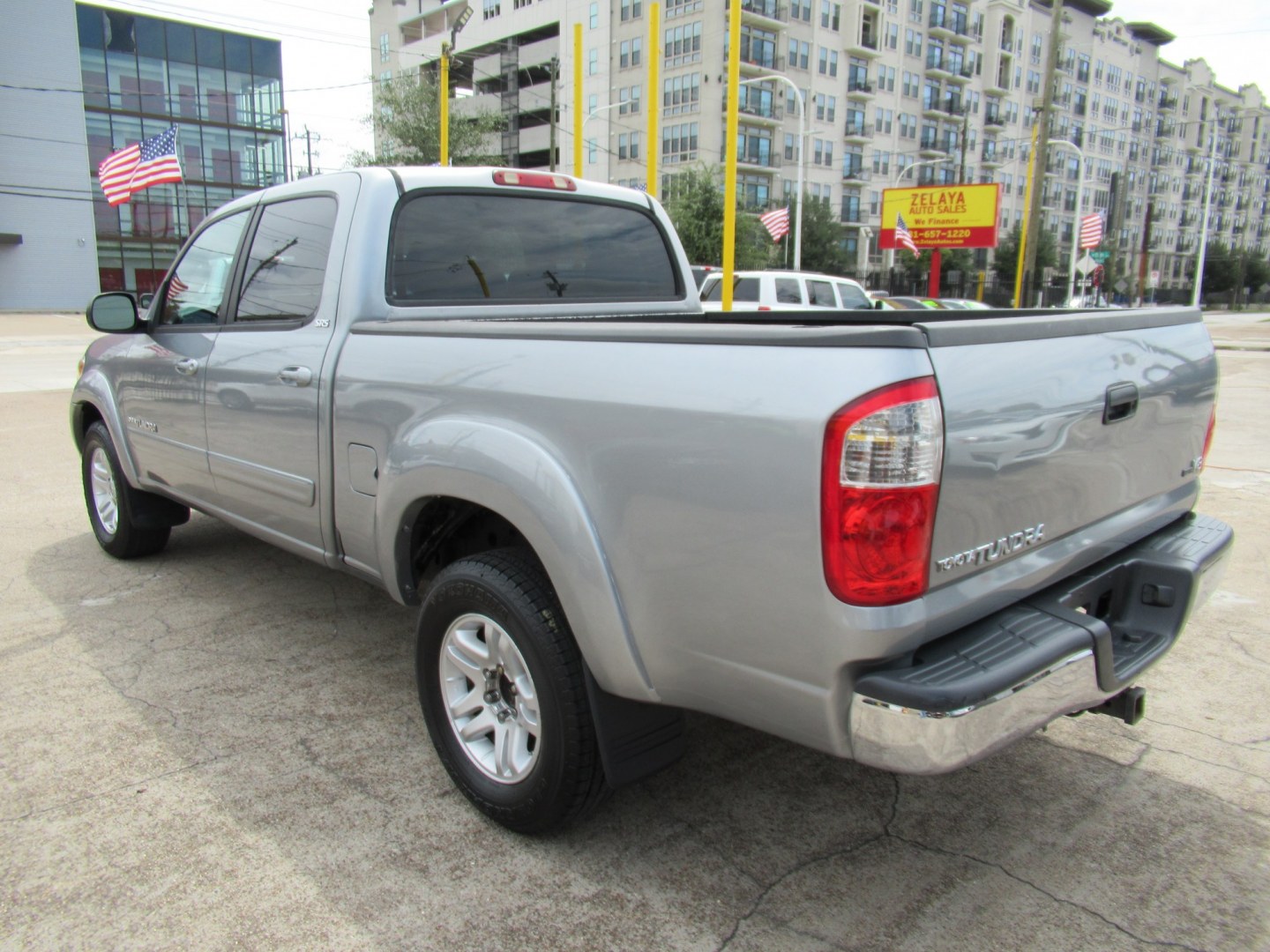 2006 Silver /Gray Toyota Tundra SR5 Double Cab (5TBET341X6S) with an 4.7L V8 DOHC 32V engine, 5A OD transmission, located at 1511 North Shepherd Dr., Houston, TX, 77008, (281) 657-1221, 29.798361, -95.412560 - 2006 Toyota Tundra SR5 VIN: 5TBET341X6S510744 Vehicle Details 4 Door Extended Cab Pickup 4.7L V8 F DOHC 32V Gasoline Rear wheel drive- Photo#33
