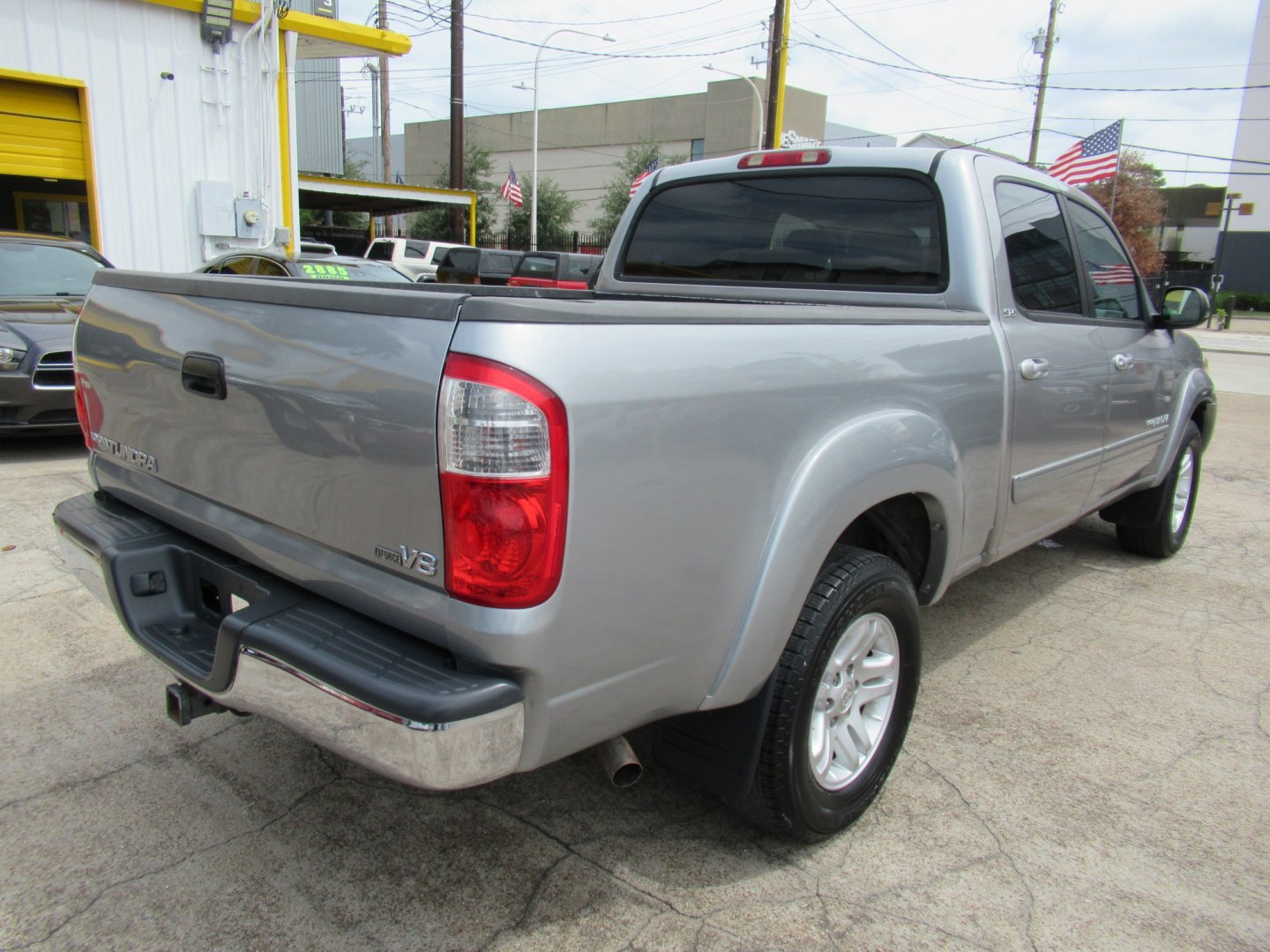 2006 Silver /Gray Toyota Tundra SR5 Double Cab (5TBET341X6S) with an 4.7L V8 DOHC 32V engine, 5A OD transmission, located at 1511 North Shepherd Dr., Houston, TX, 77008, (281) 657-1221, 29.798361, -95.412560 - 2006 Toyota Tundra SR5 VIN: 5TBET341X6S510744 Vehicle Details 4 Door Extended Cab Pickup 4.7L V8 F DOHC 32V Gasoline Rear wheel drive- Photo#36