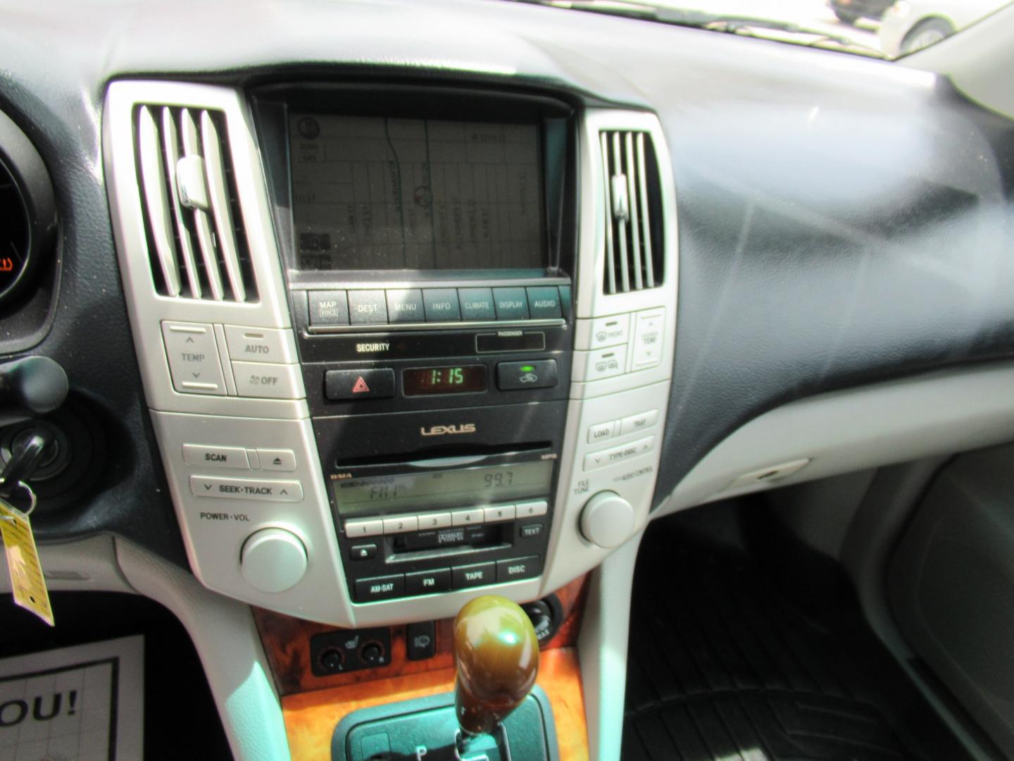 2009 Silver /Gray Lexus RX 350 FWD (2T2GK31U59C) with an 3.5L V6 DOHC 24V engine, 5A OD transmission, located at 1511 North Shepherd Dr., Houston, TX, 77008, (281) 657-1221, 29.798361, -95.412560- Photo#4