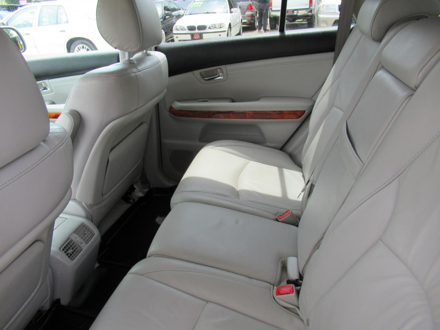 2009 Silver /Gray Lexus RX 350 FWD (2T2GK31U59C) with an 3.5L V6 DOHC 24V engine, 5A OD transmission, located at 1511 North Shepherd Dr., Houston, TX, 77008, (281) 657-1221, 29.798361, -95.412560- Photo#8