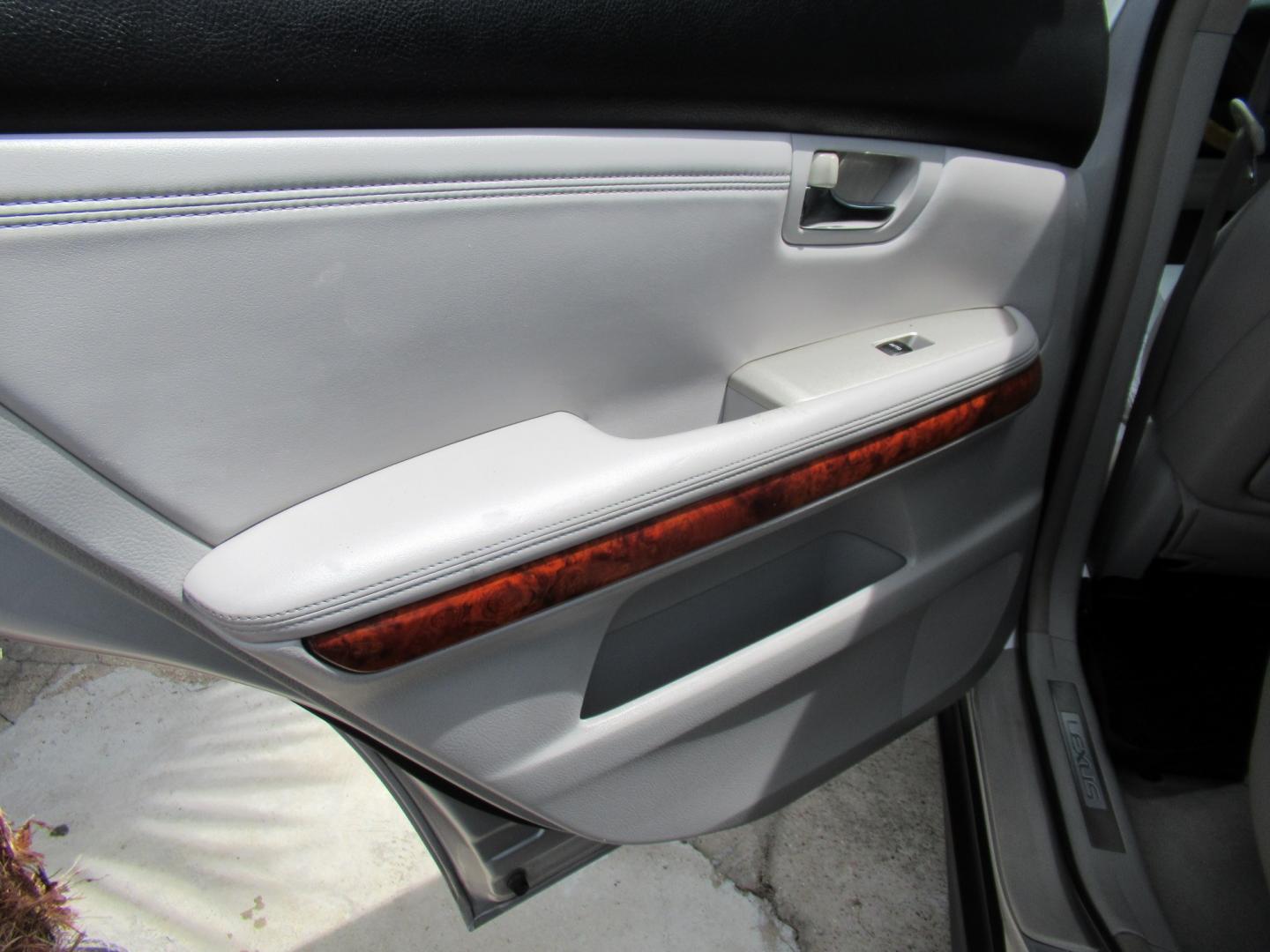 2009 Silver /Gray Lexus RX 350 FWD (2T2GK31U59C) with an 3.5L V6 DOHC 24V engine, 5A OD transmission, located at 1511 North Shepherd Dr., Houston, TX, 77008, (281) 657-1221, 29.798361, -95.412560- Photo#9