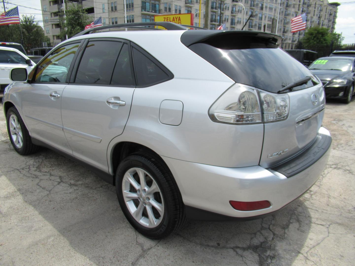 2009 Silver /Gray Lexus RX 350 FWD (2T2GK31U59C) with an 3.5L V6 DOHC 24V engine, 5A OD transmission, located at 1511 North Shepherd Dr., Houston, TX, 77008, (281) 657-1221, 29.798361, -95.412560- Photo#18