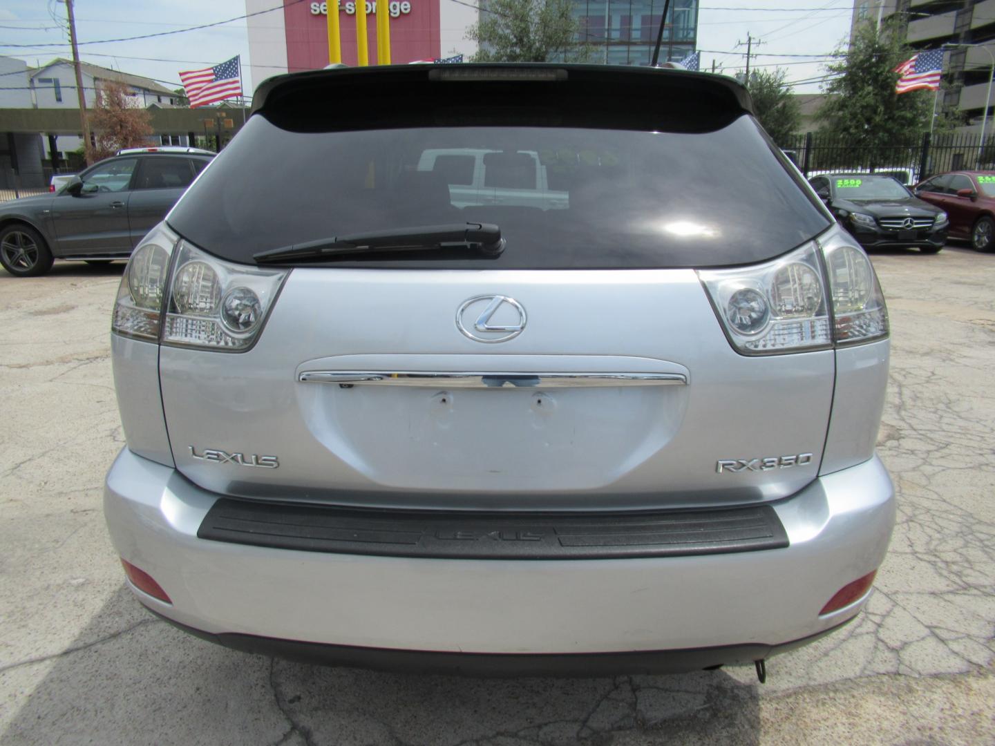 2009 Silver /Gray Lexus RX 350 FWD (2T2GK31U59C) with an 3.5L V6 DOHC 24V engine, 5A OD transmission, located at 1511 North Shepherd Dr., Houston, TX, 77008, (281) 657-1221, 29.798361, -95.412560- Photo#19