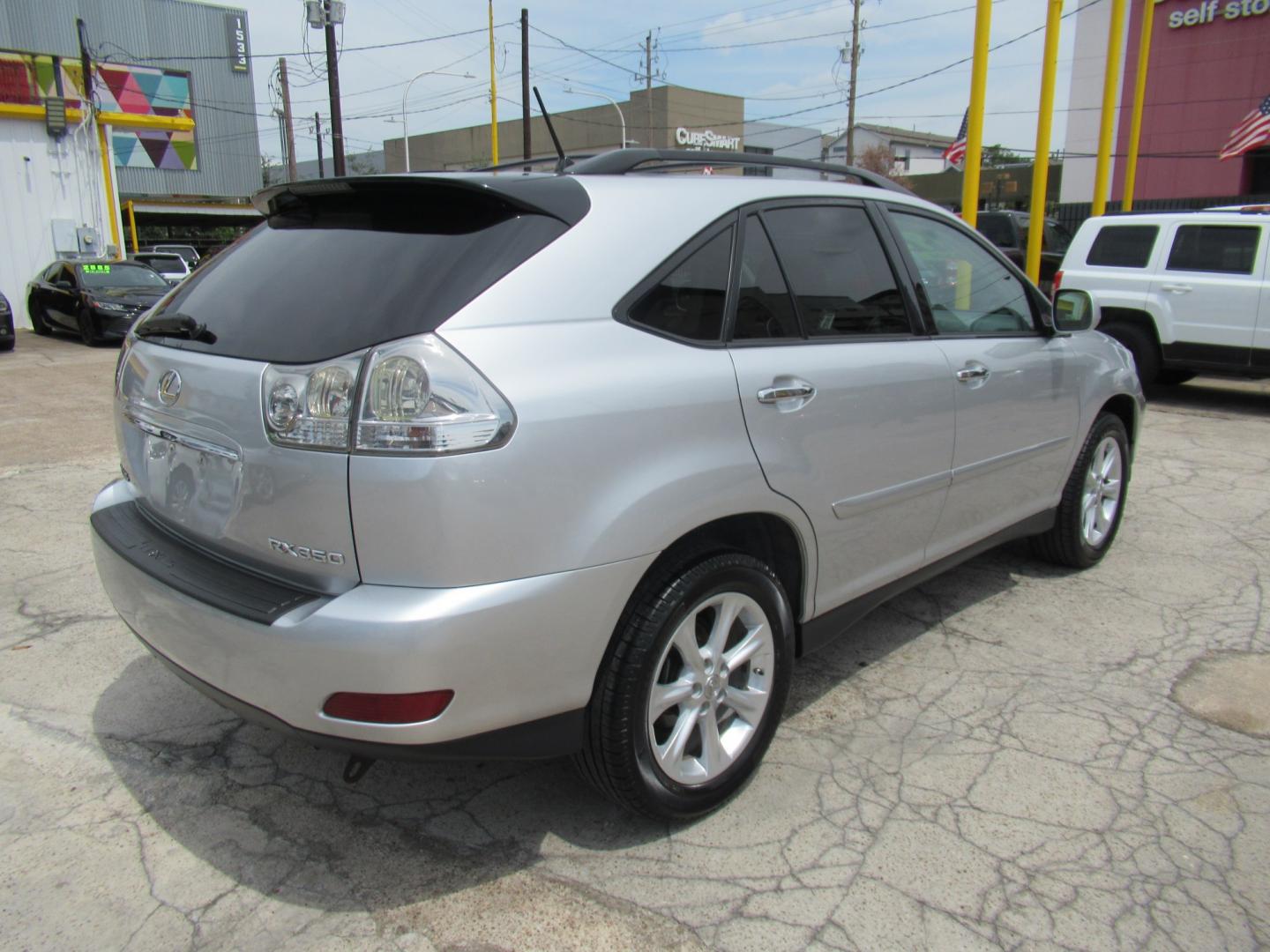 2009 Silver /Gray Lexus RX 350 FWD (2T2GK31U59C) with an 3.5L V6 DOHC 24V engine, 5A OD transmission, located at 1511 North Shepherd Dr., Houston, TX, 77008, (281) 657-1221, 29.798361, -95.412560- Photo#20