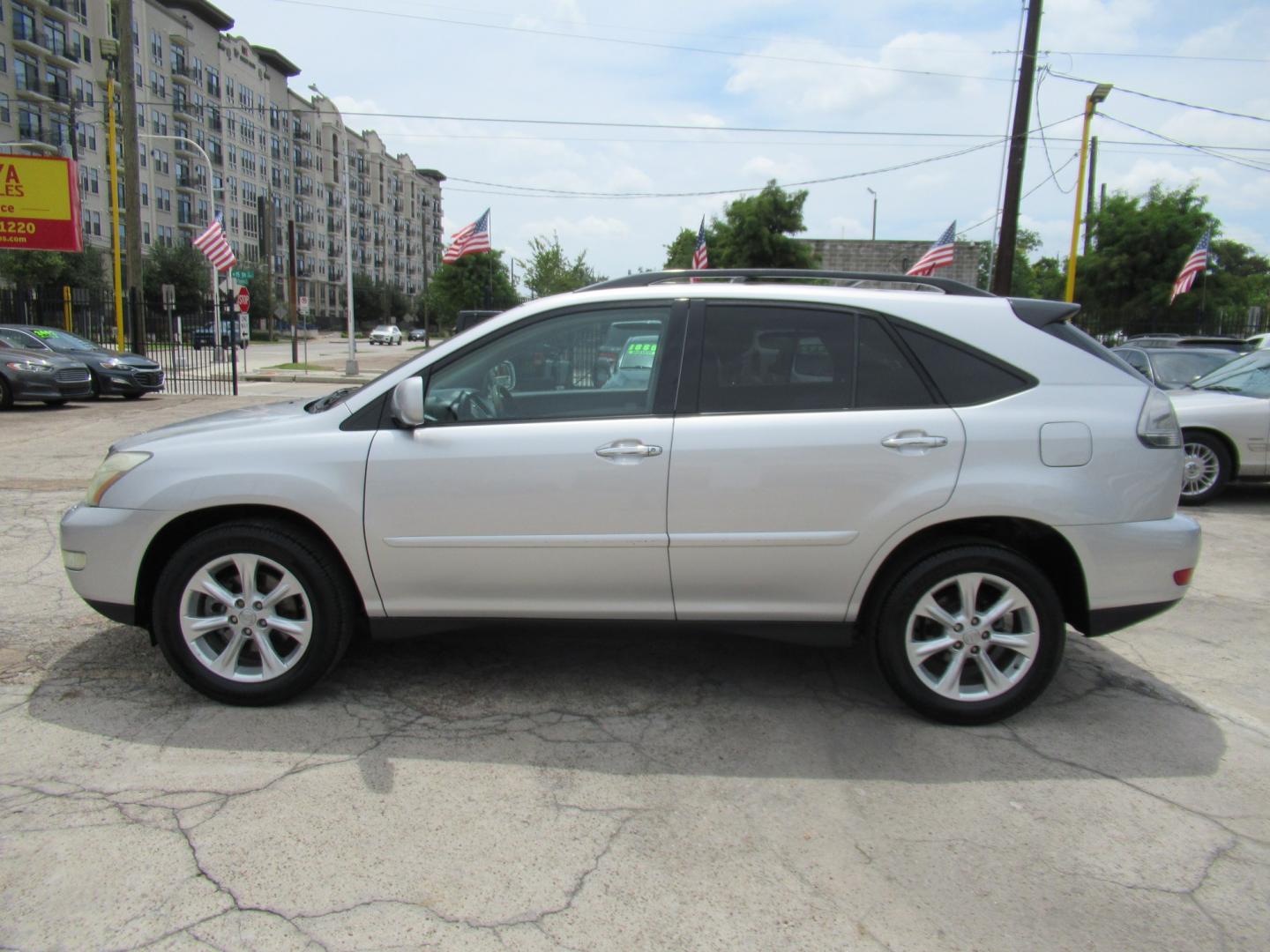 2009 Silver /Gray Lexus RX 350 FWD (2T2GK31U59C) with an 3.5L V6 DOHC 24V engine, 5A OD transmission, located at 1511 North Shepherd Dr., Houston, TX, 77008, (281) 657-1221, 29.798361, -95.412560- Photo#23