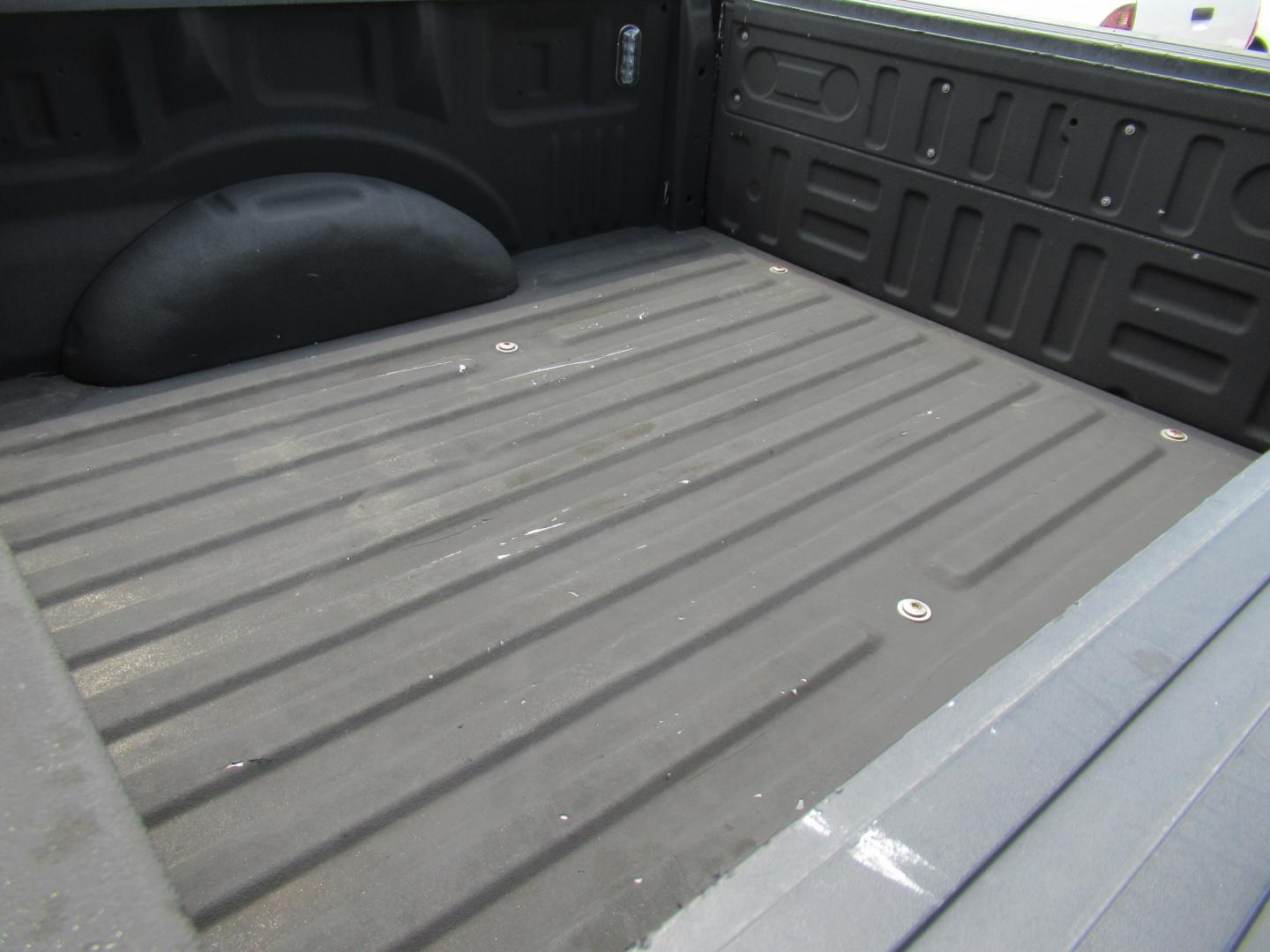 2020 Gray /Black Ford F-150 King-Ranch SuperCrew 5.5-ft. 2WD (1FTEW1CP8LK) with an 2.7L V6 DOHC 24V engine, 6A transmission, located at 1511 North Shepherd Dr., Houston, TX, 77008, (281) 657-1221, 29.798361, -95.412560 - 2020 Ford F-150 XLT VIN: 1FTEW1CP8LKE93535 Vehicle Details Crew Pickup 2.7L V6 F DOHC 24V Gasoline Rear wheel drive- Photo#5