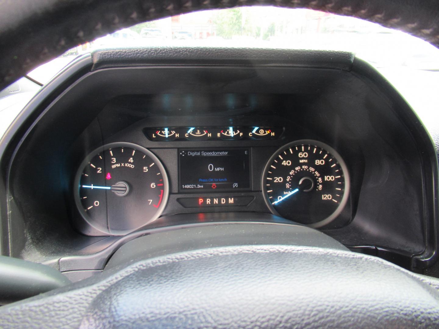 2020 Gray /Black Ford F-150 King-Ranch SuperCrew 5.5-ft. 2WD (1FTEW1CP8LK) with an 2.7L V6 DOHC 24V engine, 6A transmission, located at 1511 North Shepherd Dr., Houston, TX, 77008, (281) 657-1221, 29.798361, -95.412560 - 2020 Ford F-150 XLT VIN: 1FTEW1CP8LKE93535 Vehicle Details Crew Pickup 2.7L V6 F DOHC 24V Gasoline Rear wheel drive- Photo#9
