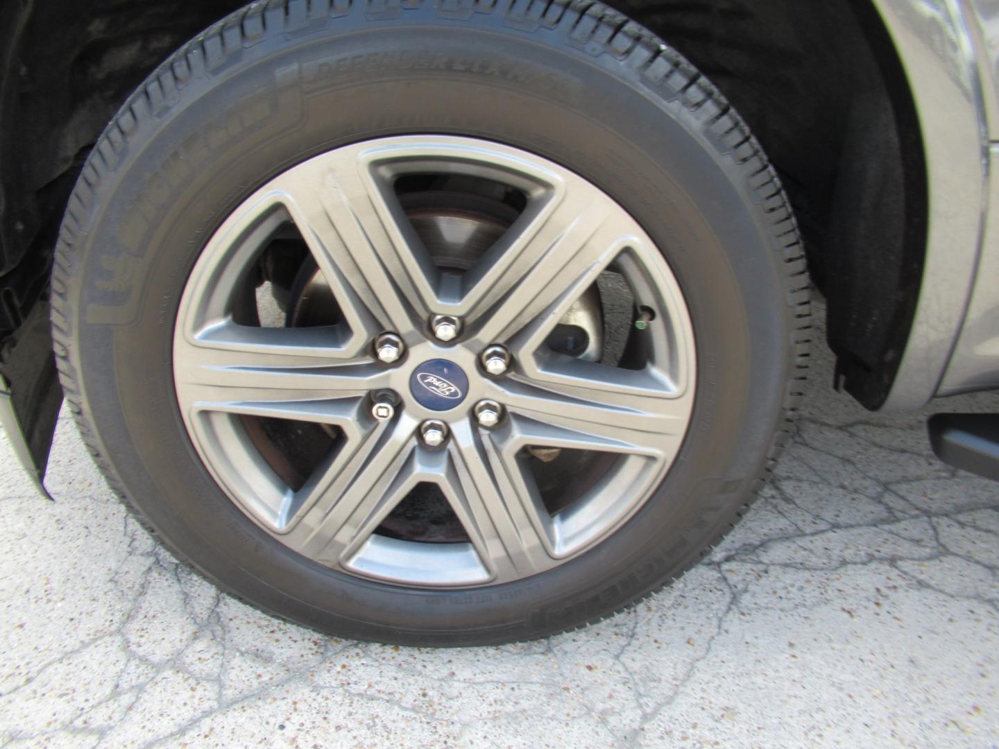 2020 Gray /Black Ford F-150 King-Ranch SuperCrew 5.5-ft. 2WD (1FTEW1CP8LK) with an 2.7L V6 DOHC 24V engine, 6A transmission, located at 1511 North Shepherd Dr., Houston, TX, 77008, (281) 657-1221, 29.798361, -95.412560 - 2020 Ford F-150 XLT VIN: 1FTEW1CP8LKE93535 Vehicle Details Crew Pickup 2.7L V6 F DOHC 24V Gasoline Rear wheel drive- Photo#26