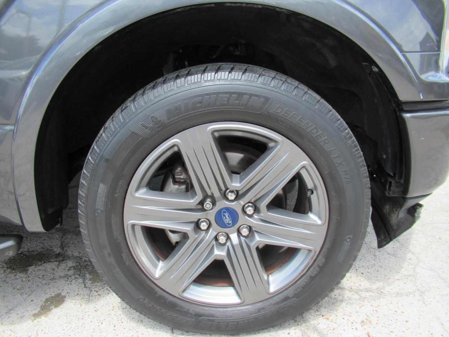 2020 Gray /Black Ford F-150 King-Ranch SuperCrew 5.5-ft. 2WD (1FTEW1CP8LK) with an 2.7L V6 DOHC 24V engine, 6A transmission, located at 1511 North Shepherd Dr., Houston, TX, 77008, (281) 657-1221, 29.798361, -95.412560 - 2020 Ford F-150 XLT VIN: 1FTEW1CP8LKE93535 Vehicle Details Crew Pickup 2.7L V6 F DOHC 24V Gasoline Rear wheel drive- Photo#29
