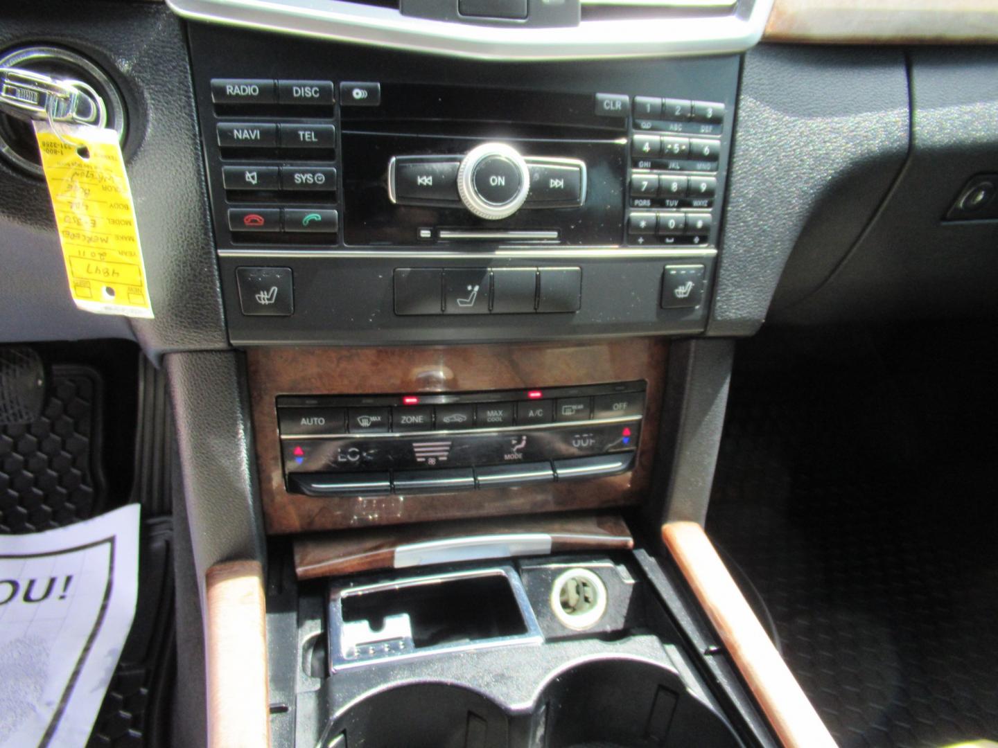 2011 BLUE /Tan Mercedes-Benz E-Class Wagon E350 4Matic (WDDHH8HB0BA) with an 3.5L V6 DOHC 24V engine, 7-Speed Automatic transmission, located at 1511 North Shepherd Dr., Houston, TX, 77008, (281) 657-1221, 29.798361, -95.412560 - 2011 Mercedes-Benz E-Class E 350 Sport 4Matic VIN: WDDHH8HB0BA467177 Vehicle Details Wagon 4 DR 3.5L V6 F DOHC 24V Gasoline All wheel drive Excellent Condition Hard to find wagon, don't miss out!- Photo#11