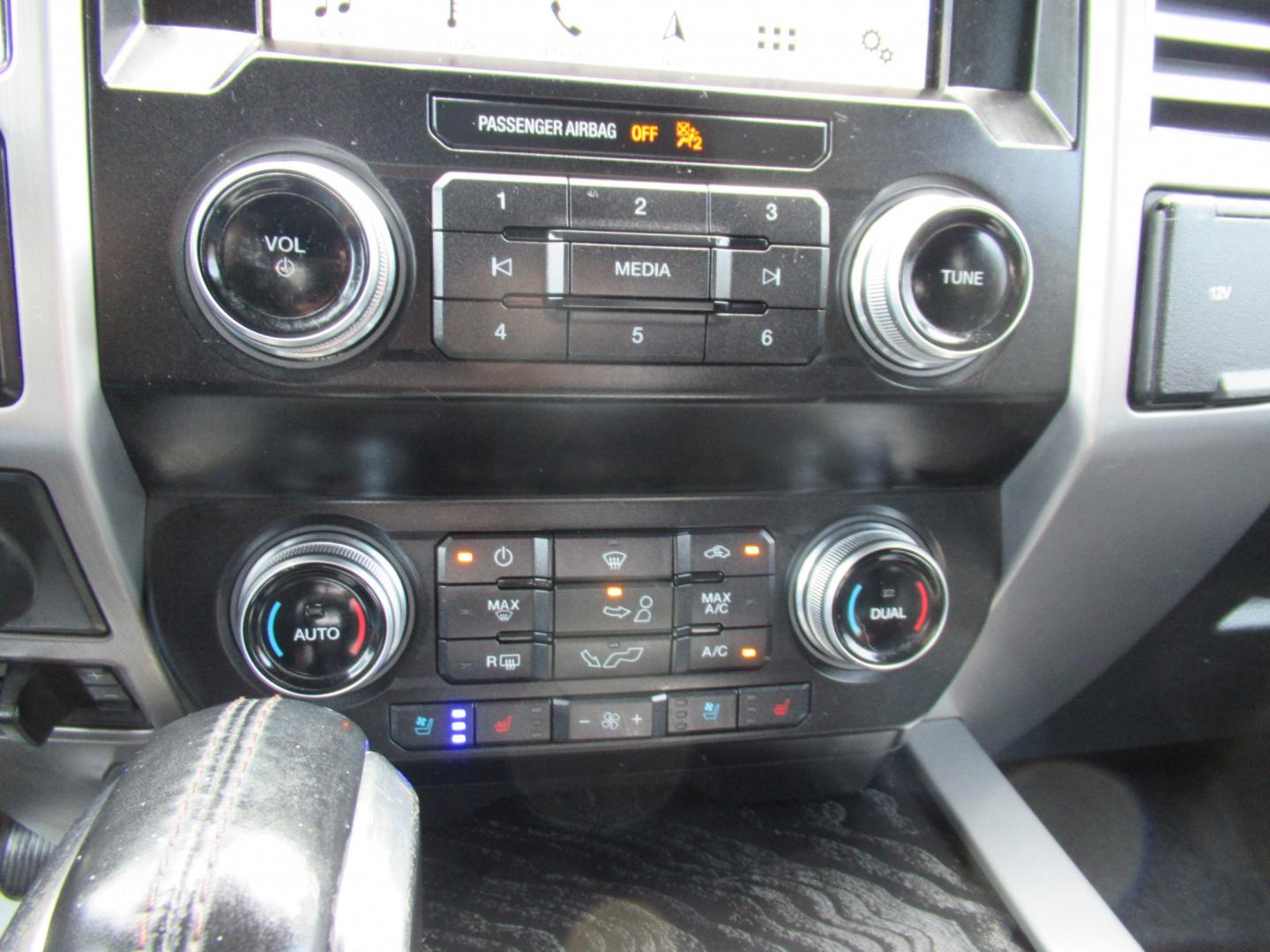 2019 Gray /Black Ford F-150 XLT SuperCrew 5.5-ft. Bed 2WD (1FTEW1C40KF) with an 3.5L V6 TURBO engine, 6A transmission, located at 1511 North Shepherd Dr., Houston, TX, 77008, (281) 657-1221, 29.798361, -95.412560 - 2019 Ford F-150 Platinum VIN: 1FTEW1C40KFC31635 Vehicle Details Crew Pickup 3.5L V6 F DOHC 24V Gasoline Rear wheel drive- Photo#4
