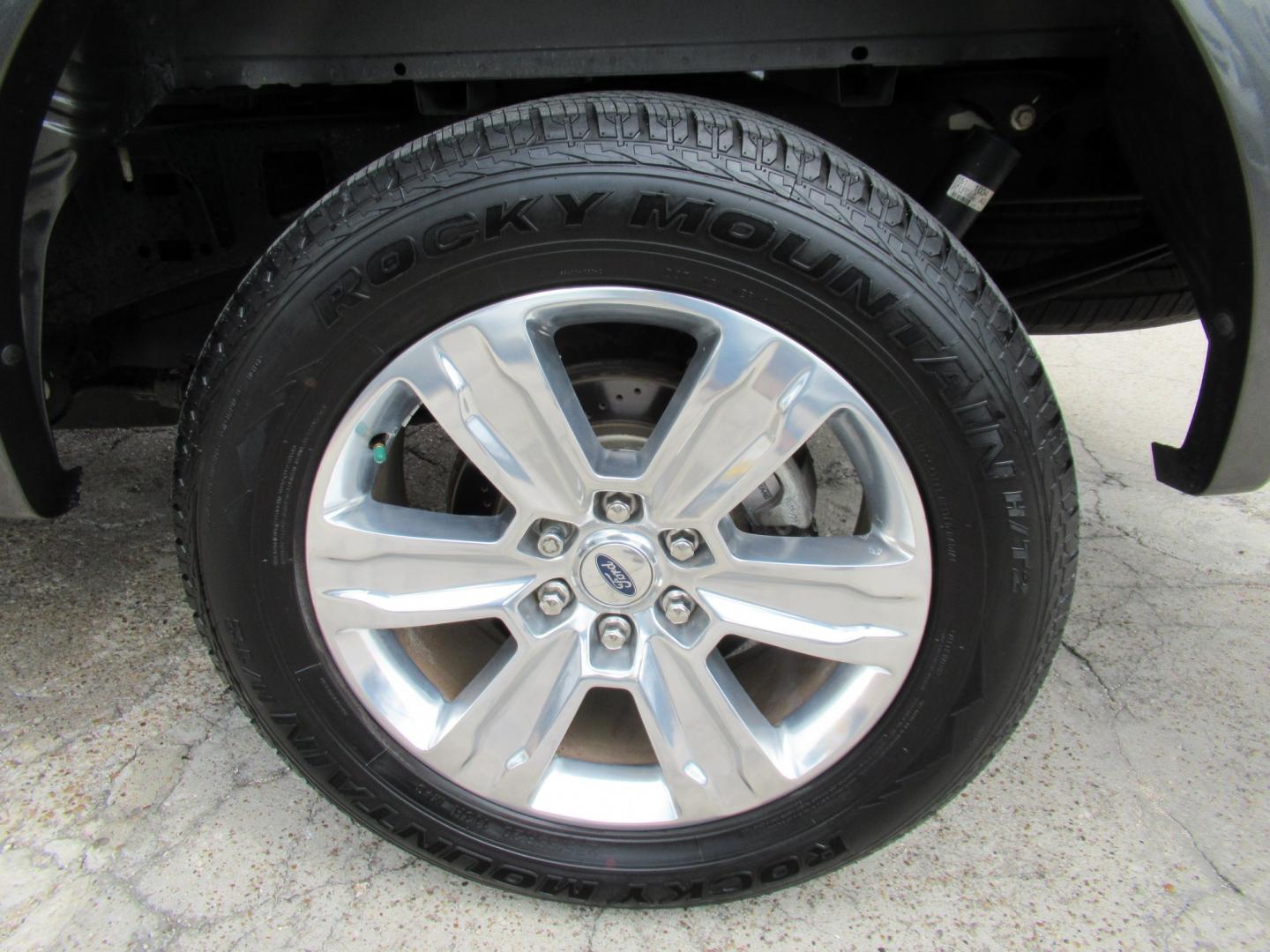 2019 Gray /Black Ford F-150 XLT SuperCrew 5.5-ft. Bed 2WD (1FTEW1C40KF) with an 3.5L V6 TURBO engine, 6A transmission, located at 1511 North Shepherd Dr., Houston, TX, 77008, (281) 657-1221, 29.798361, -95.412560 - 2019 Ford F-150 Platinum VIN: 1FTEW1C40KFC31635 Vehicle Details Crew Pickup 3.5L V6 F DOHC 24V Gasoline Rear wheel drive- Photo#43