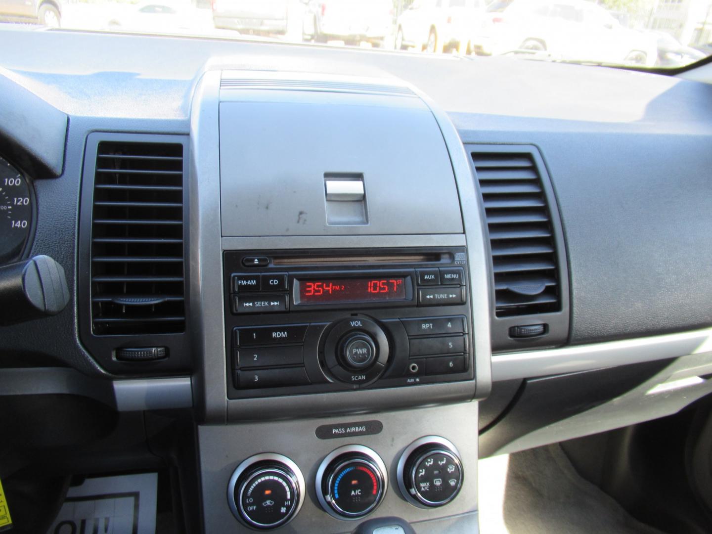2012 Gray /Gray Nissan Sentra 2.0 (3N1AB6APXCL) with an 2.0L L4 DOHC 16V engine, Continuously Variable Transmission transmission, located at 1511 North Shepherd Dr., Houston, TX, 77008, (281) 657-1221, 29.798361, -95.412560 - 2012 Nissan Sentra 2.0 S VIN: 3N1AB6APXCL627862 Vehicle Details Sedan 4 DR 2.0L I4 F DOHC 16V Gasoline Front wheel drive- Photo#2