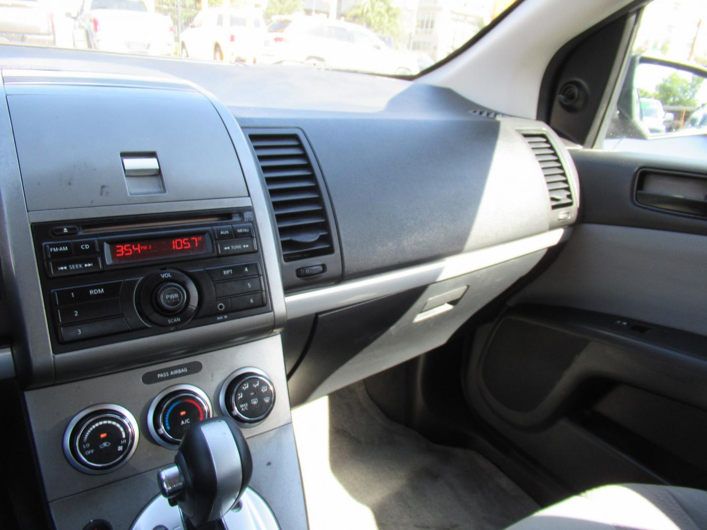 2012 Gray /Gray Nissan Sentra 2.0 (3N1AB6APXCL) with an 2.0L L4 DOHC 16V engine, Continuously Variable Transmission transmission, located at 1511 North Shepherd Dr., Houston, TX, 77008, (281) 657-1221, 29.798361, -95.412560 - 2012 Nissan Sentra 2.0 S VIN: 3N1AB6APXCL627862 Vehicle Details Sedan 4 DR 2.0L I4 F DOHC 16V Gasoline Front wheel drive- Photo#3