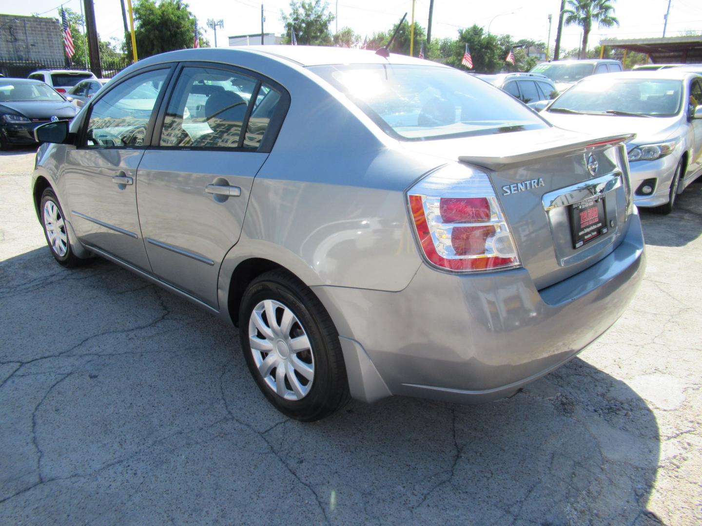 2012 Gray /Gray Nissan Sentra 2.0 (3N1AB6APXCL) with an 2.0L L4 DOHC 16V engine, Continuously Variable Transmission transmission, located at 1511 North Shepherd Dr., Houston, TX, 77008, (281) 657-1221, 29.798361, -95.412560 - 2012 Nissan Sentra 2.0 S VIN: 3N1AB6APXCL627862 Vehicle Details Sedan 4 DR 2.0L I4 F DOHC 16V Gasoline Front wheel drive- Photo#11