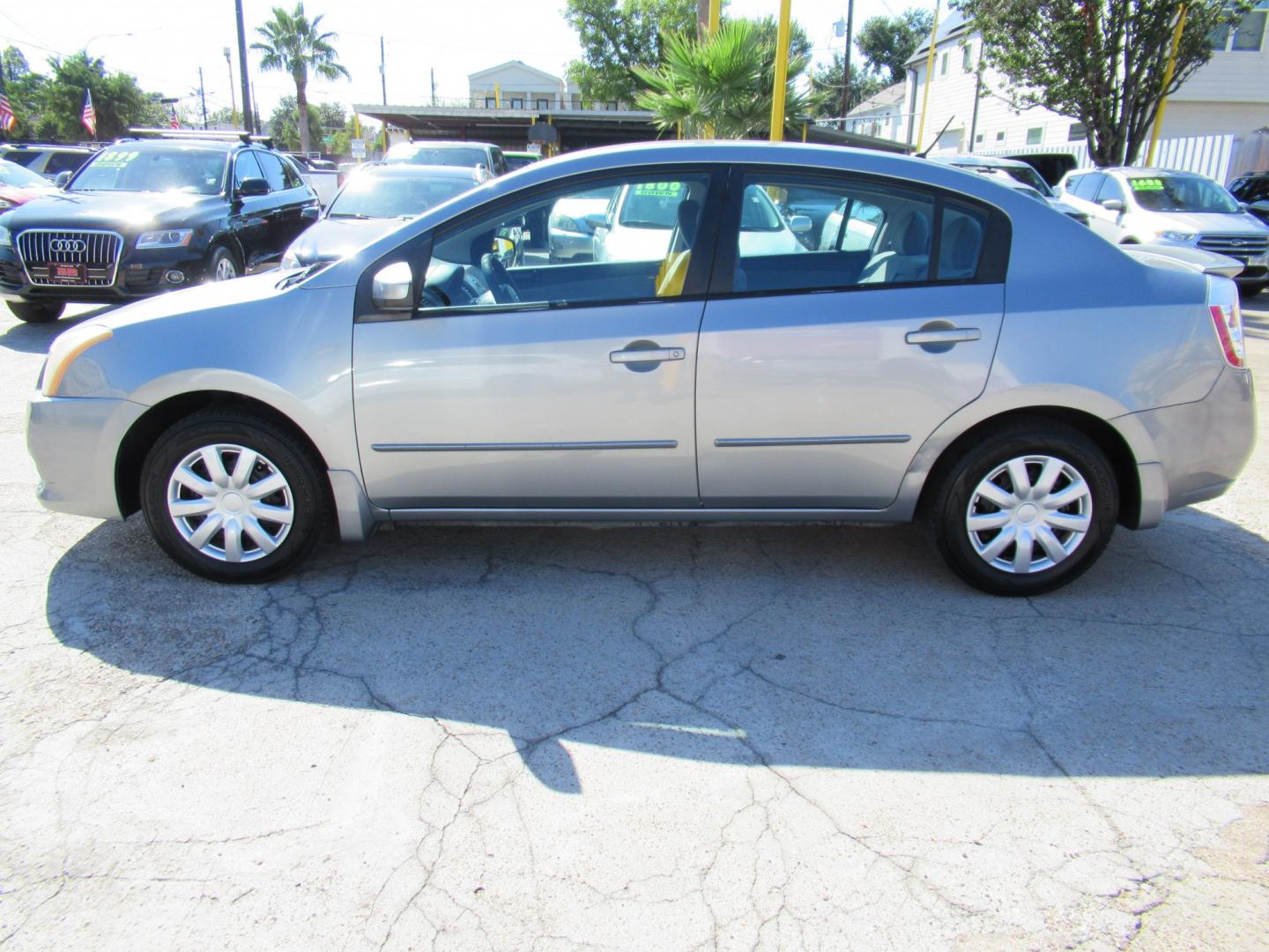 2012 Gray /Gray Nissan Sentra 2.0 (3N1AB6APXCL) with an 2.0L L4 DOHC 16V engine, Continuously Variable Transmission transmission, located at 1511 North Shepherd Dr., Houston, TX, 77008, (281) 657-1221, 29.798361, -95.412560 - 2012 Nissan Sentra 2.0 S VIN: 3N1AB6APXCL627862 Vehicle Details Sedan 4 DR 2.0L I4 F DOHC 16V Gasoline Front wheel drive- Photo#10