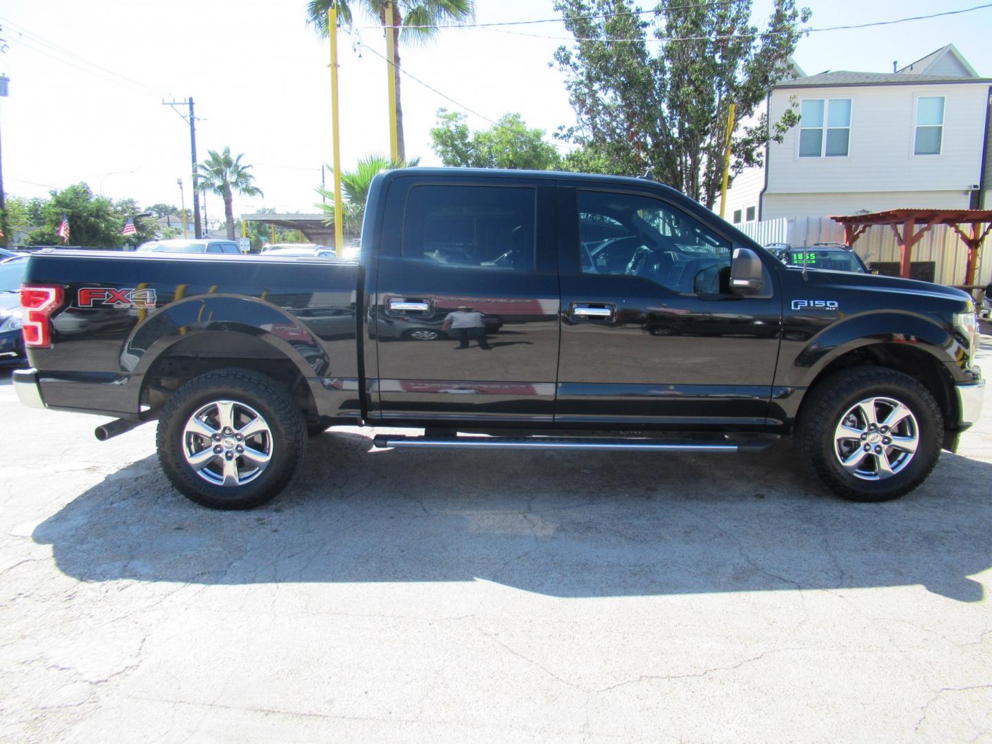 2019 Black /Black Ford F-150 XLT SuperCrew 6.5-ft. Bed 4WD (1FTEW1E49KK) with an 3.5L V6 TURBO engine, 6A transmission, located at 1511 North Shepherd Dr., Houston, TX, 77008, (281) 657-1221, 29.798361, -95.412560 - 2019 Ford F-150 XLT VIN: 1FTEW1E49KKE46337 Vehicle Details Crew Pickup 3.5L V6 F DOHC 24V Gasoline Rear wheel drive w/ 4X4- Photo#8