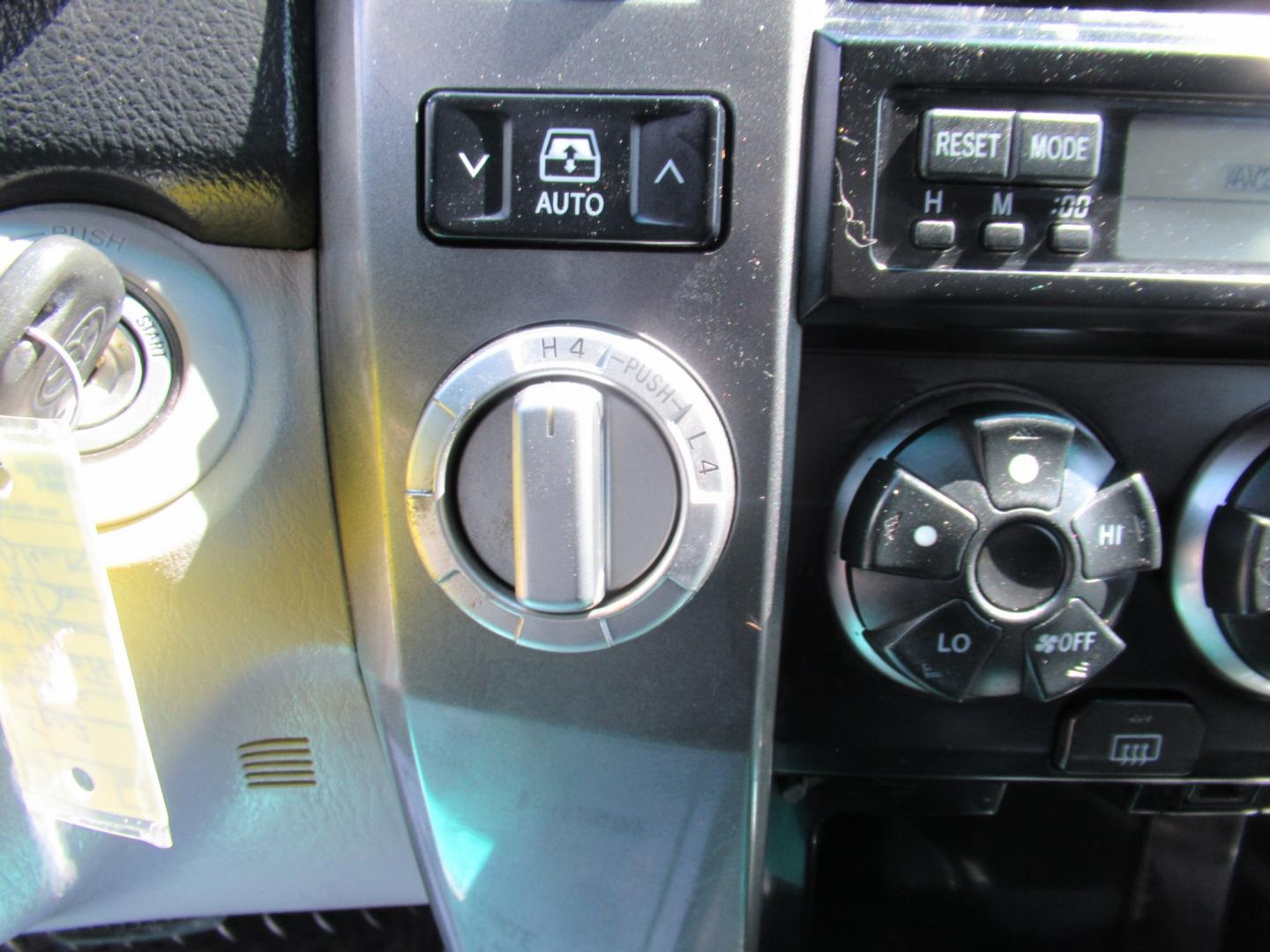 2006 Black /Black Toyota 4Runner Sport Edition 4WD V8 (JTEBT14R868) with an 4.7L V8 DOHC 32V engine, 5A OD transmission, located at 1511 North Shepherd Dr., Houston, TX, 77008, (281) 657-1221, 29.798361, -95.412560 - 2006 Toyota 4Runner Sport Edition VIN: JTEBT14R868037687 4 Door Wagon/Sport Utility 4.7L V8 F DOHC 32V Gasoline All wheel drive- Photo#10