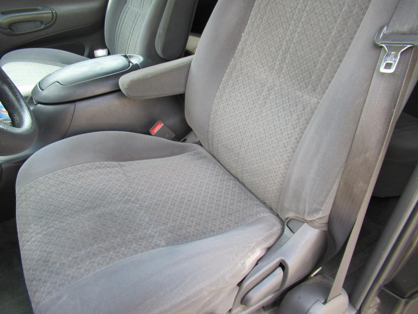 2004 Black /Gray Toyota Tundra SR5 Access Cab 2WD (5TBRT34134S) with an 4.7L V8 DOHC 32V engine, Automatic transmission, located at 1511 North Shepherd Dr., Houston, TX, 77008, (281) 657-1221, 29.798361, -95.412560 - 2004 Toyota Tundra SR5 VIN: 5TBRT34134S444343 Vehicle Details 4 Door Extended Cab Pickup 4.7L V8 F DOHC 32V Gasoline Rear wheel drive- Photo#2