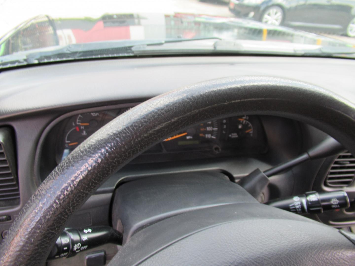 2004 Black /Gray Toyota Tundra SR5 Access Cab 2WD (5TBRT34134S) with an 4.7L V8 DOHC 32V engine, Automatic transmission, located at 1511 North Shepherd Dr., Houston, TX, 77008, (281) 657-1221, 29.798361, -95.412560 - 2004 Toyota Tundra SR5 VIN: 5TBRT34134S444343 Vehicle Details 4 Door Extended Cab Pickup 4.7L V8 F DOHC 32V Gasoline Rear wheel drive- Photo#8