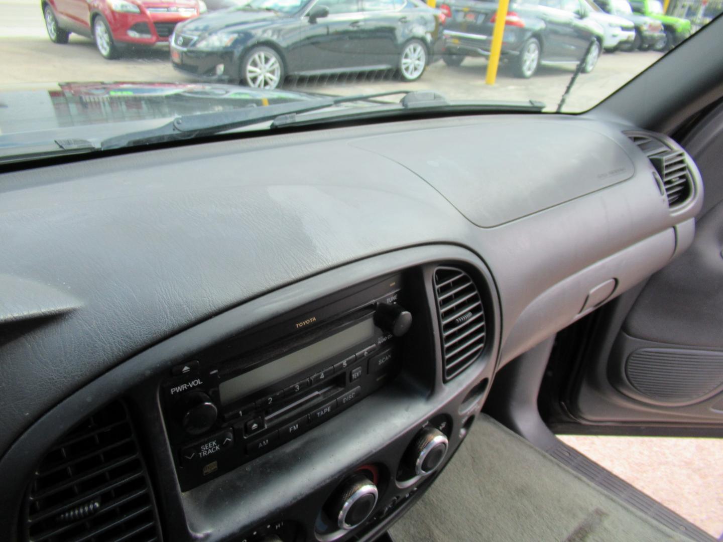 2004 Black /Gray Toyota Tundra SR5 Access Cab 2WD (5TBRT34134S) with an 4.7L V8 DOHC 32V engine, Automatic transmission, located at 1511 North Shepherd Dr., Houston, TX, 77008, (281) 657-1221, 29.798361, -95.412560 - 2004 Toyota Tundra SR5 VIN: 5TBRT34134S444343 Vehicle Details 4 Door Extended Cab Pickup 4.7L V8 F DOHC 32V Gasoline Rear wheel drive- Photo#7
