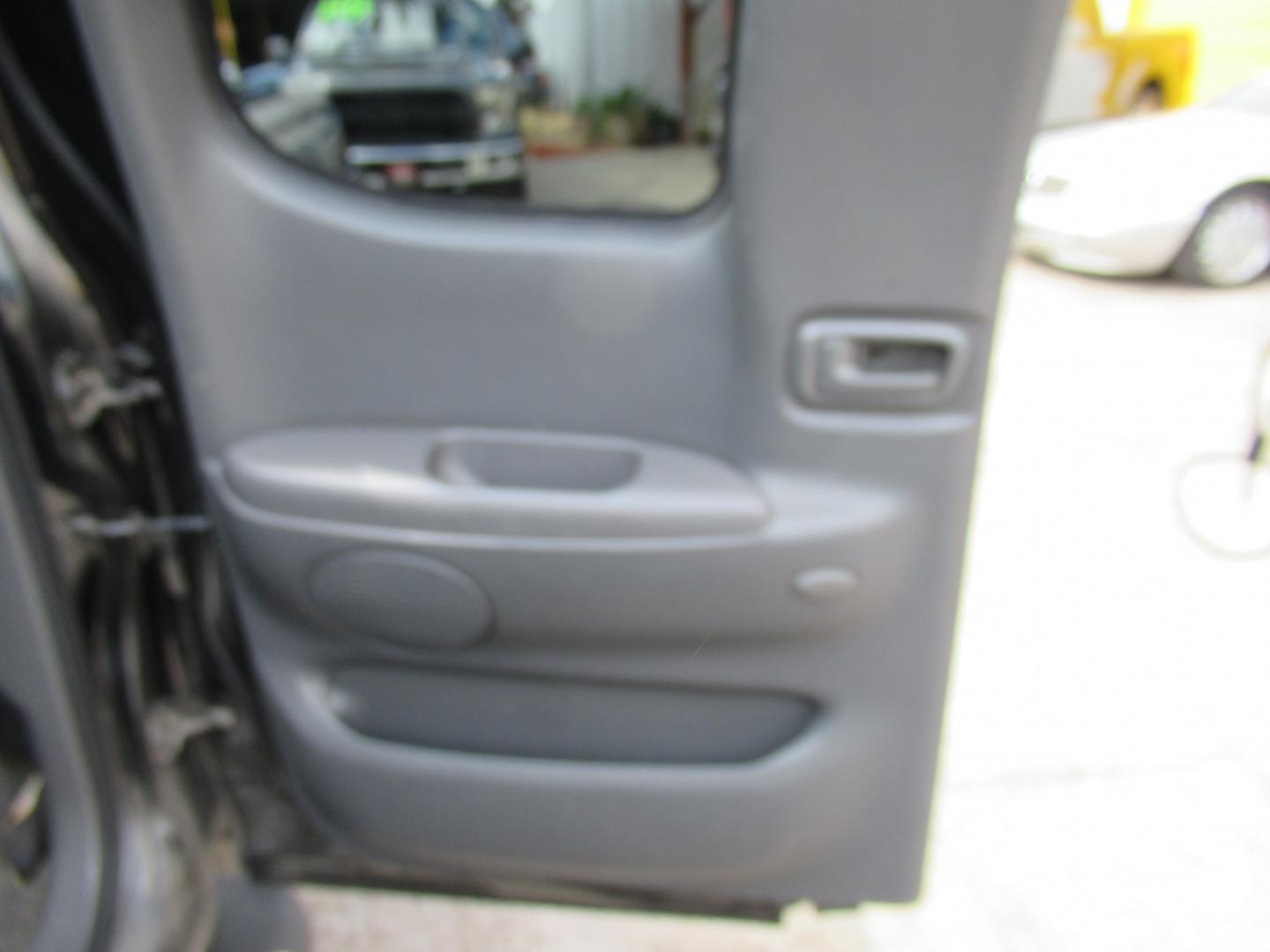 2004 Black /Gray Toyota Tundra SR5 Access Cab 2WD (5TBRT34134S) with an 4.7L V8 DOHC 32V engine, Automatic transmission, located at 1511 North Shepherd Dr., Houston, TX, 77008, (281) 657-1221, 29.798361, -95.412560 - 2004 Toyota Tundra SR5 VIN: 5TBRT34134S444343 Vehicle Details 4 Door Extended Cab Pickup 4.7L V8 F DOHC 32V Gasoline Rear wheel drive- Photo#9