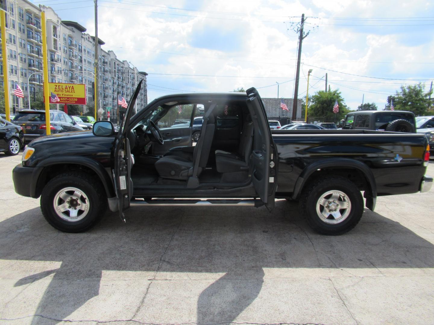 2004 Black /Gray Toyota Tundra SR5 Access Cab 2WD (5TBRT34134S) with an 4.7L V8 DOHC 32V engine, Automatic transmission, located at 1511 North Shepherd Dr., Houston, TX, 77008, (281) 657-1221, 29.798361, -95.412560 - 2004 Toyota Tundra SR5 VIN: 5TBRT34134S444343 Vehicle Details 4 Door Extended Cab Pickup 4.7L V8 F DOHC 32V Gasoline Rear wheel drive- Photo#11