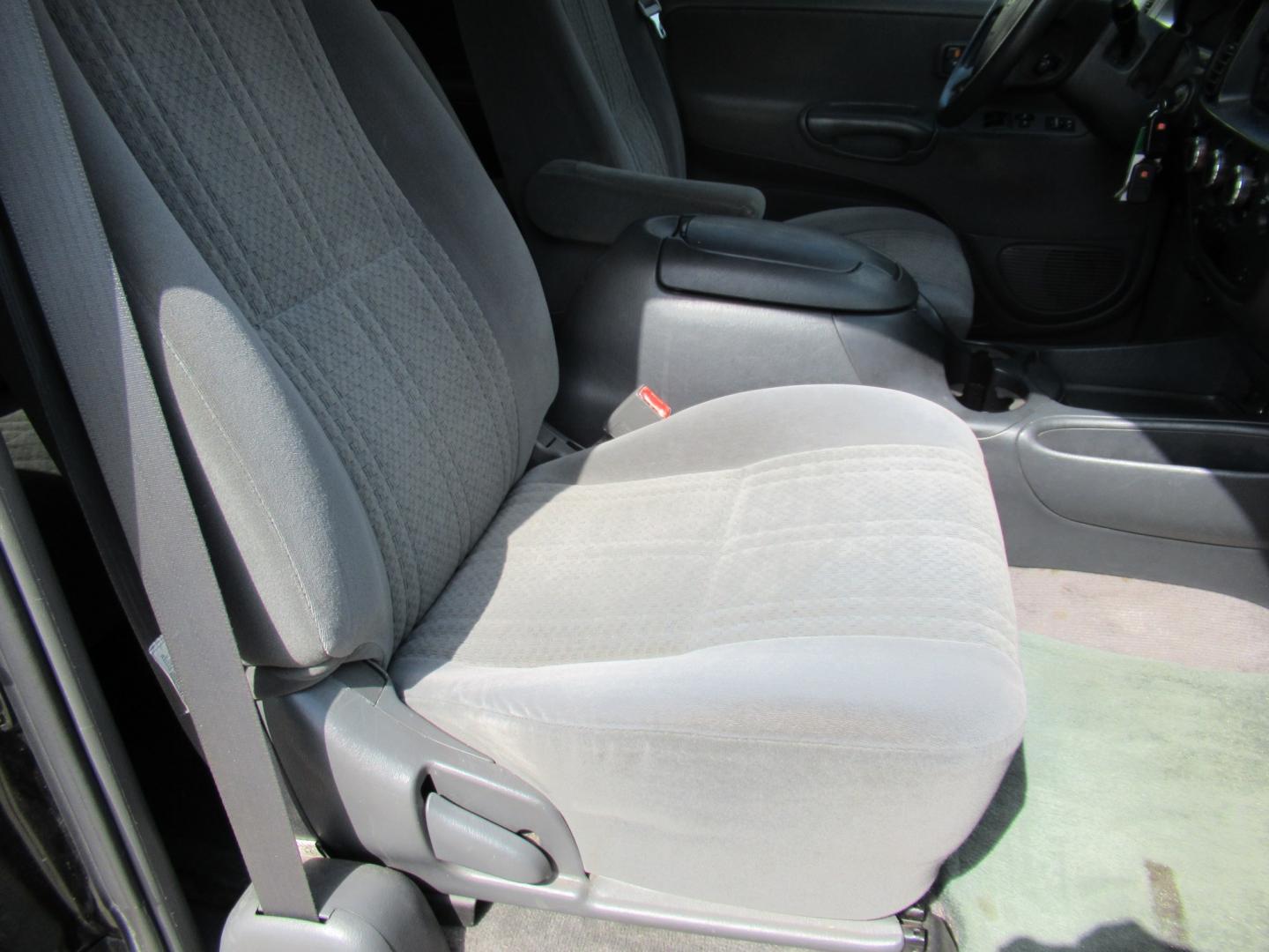 2004 Black /Gray Toyota Tundra SR5 Access Cab 2WD (5TBRT34134S) with an 4.7L V8 DOHC 32V engine, Automatic transmission, located at 1511 North Shepherd Dr., Houston, TX, 77008, (281) 657-1221, 29.798361, -95.412560 - 2004 Toyota Tundra SR5 VIN: 5TBRT34134S444343 Vehicle Details 4 Door Extended Cab Pickup 4.7L V8 F DOHC 32V Gasoline Rear wheel drive- Photo#14