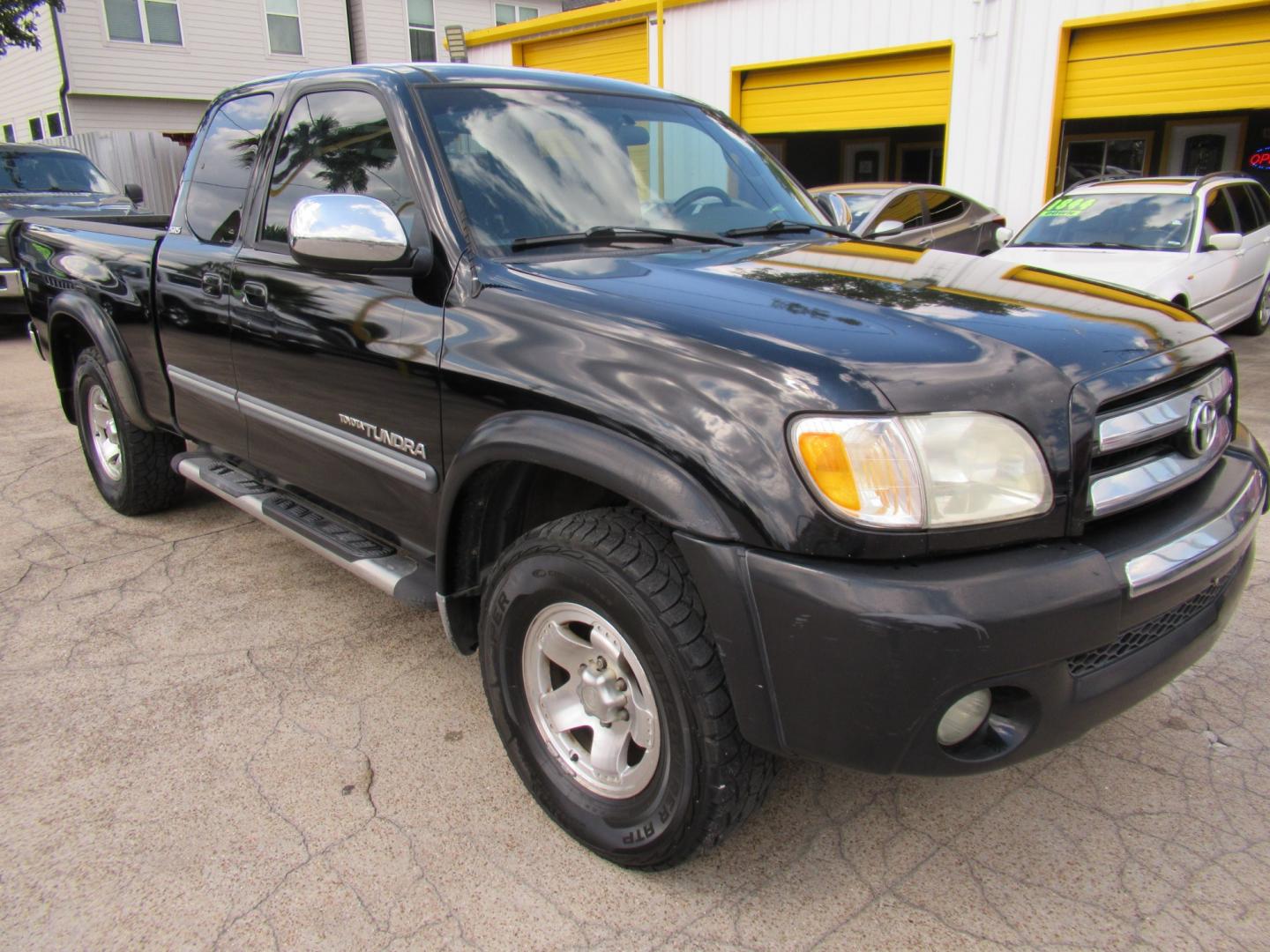 2004 Black /Gray Toyota Tundra SR5 Access Cab 2WD (5TBRT34134S) with an 4.7L V8 DOHC 32V engine, Automatic transmission, located at 1511 North Shepherd Dr., Houston, TX, 77008, (281) 657-1221, 29.798361, -95.412560 - 2004 Toyota Tundra SR5 VIN: 5TBRT34134S444343 Vehicle Details 4 Door Extended Cab Pickup 4.7L V8 F DOHC 32V Gasoline Rear wheel drive- Photo#22