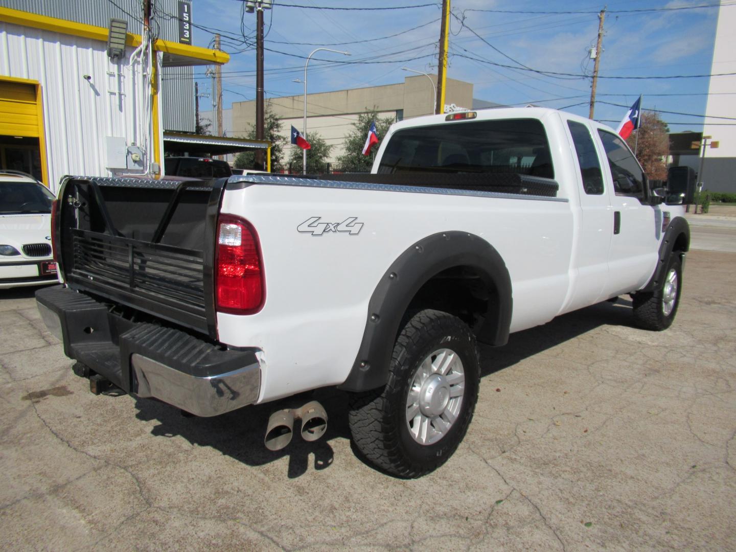2009 White /Gray Ford F-350 SD FX4 SuperCab 4WD (1FTWX31R59E) with an 6.4L V8 OHV 32V TURBO DIESEL engine, Automatic transmission, located at 1511 North Shepherd Dr., Houston, TX, 77008, (281) 657-1221, 29.798361, -95.412560 - 2009 Ford F-350 Super Duty XL VIN: 1FTWX31R59EA28543 Vehicle Details 4 Door Extended Cab Pickup 6.4L V8 F SOHC Diesel Rear wheel drive w/ 4X4- Photo#13