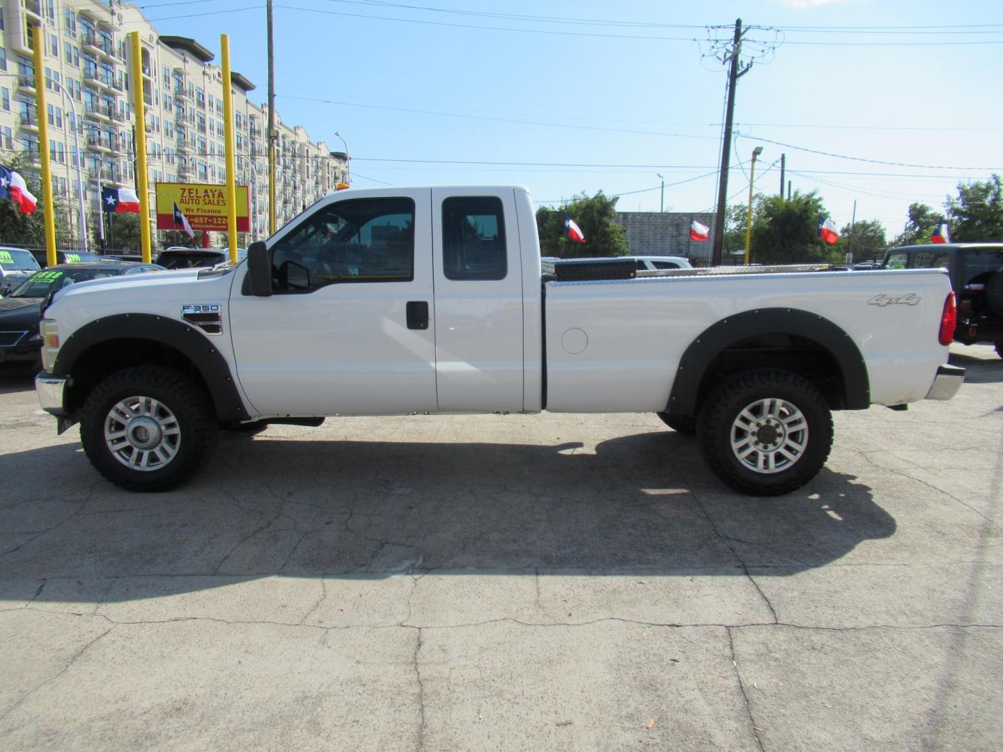 2009 White /Gray Ford F-350 SD FX4 SuperCab 4WD (1FTWX31R59E) with an 6.4L V8 OHV 32V TURBO DIESEL engine, Automatic transmission, located at 1511 North Shepherd Dr., Houston, TX, 77008, (281) 657-1221, 29.798361, -95.412560 - 2009 Ford F-350 Super Duty XL VIN: 1FTWX31R59EA28543 Vehicle Details 4 Door Extended Cab Pickup 6.4L V8 F SOHC Diesel Rear wheel drive w/ 4X4- Photo#18