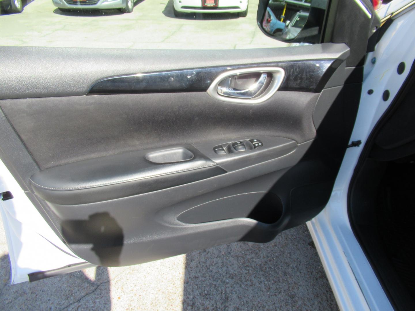 2018 White /Black Nissan Sentra S CVT (3N1AB7APXJL) with an 1.8L L4 SFI DOHC 16V engine, CVT transmission, located at 1511 North Shepherd Dr., Houston, TX, 77008, (281) 657-1221, 29.798361, -95.412560 - 2018 Nissan Sentra SV VIN: 3N1AB7APXJL656510 Vehicle Details Sedan 4 DR 1.8L I4 F DOHC 16V Gasoline Front wheel drive- Photo#4