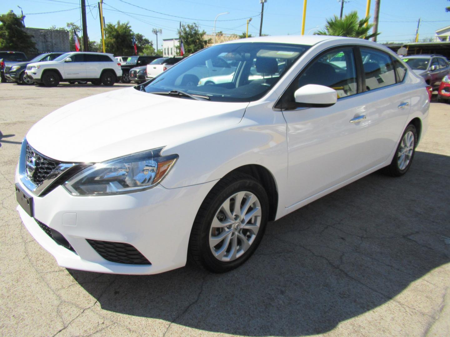 2018 White /Black Nissan Sentra S CVT (3N1AB7APXJL) with an 1.8L L4 SFI DOHC 16V engine, CVT transmission, located at 1511 North Shepherd Dr., Houston, TX, 77008, (281) 657-1221, 29.798361, -95.412560 - 2018 Nissan Sentra SV VIN: 3N1AB7APXJL656510 Vehicle Details Sedan 4 DR 1.8L I4 F DOHC 16V Gasoline Front wheel drive- Photo#21