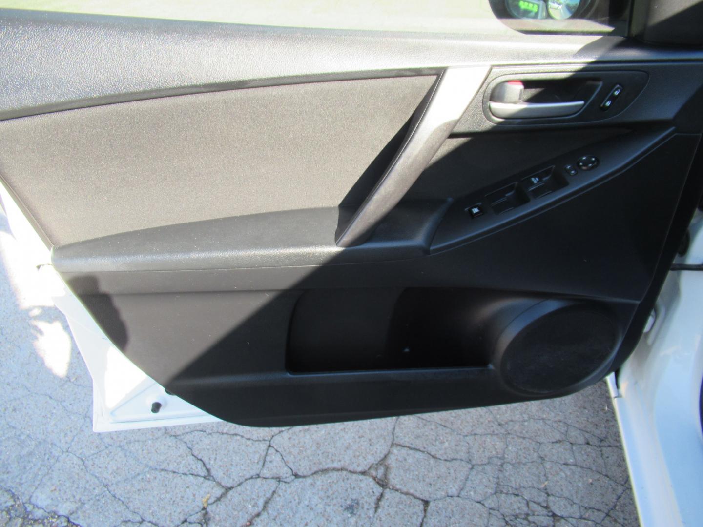 2012 White /Black Mazda MAZDA3 i Sport 4-Door (JM1BL1UF0C1) with an 2.0L L4 DOHC 16V engine, Automatic transmission, located at 1511 North Shepherd Dr., Houston, TX, 77008, (281) 657-1221, 29.798361, -95.412560- Photo#1