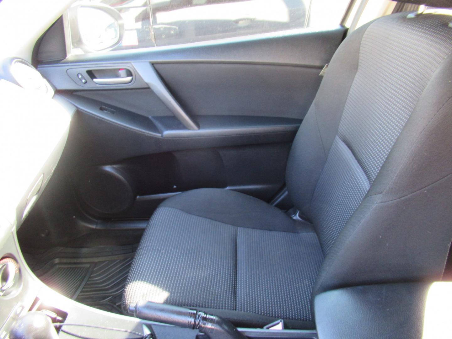 2012 White /Black Mazda MAZDA3 i Sport 4-Door (JM1BL1UF0C1) with an 2.0L L4 DOHC 16V engine, Automatic transmission, located at 1511 North Shepherd Dr., Houston, TX, 77008, (281) 657-1221, 29.798361, -95.412560- Photo#3