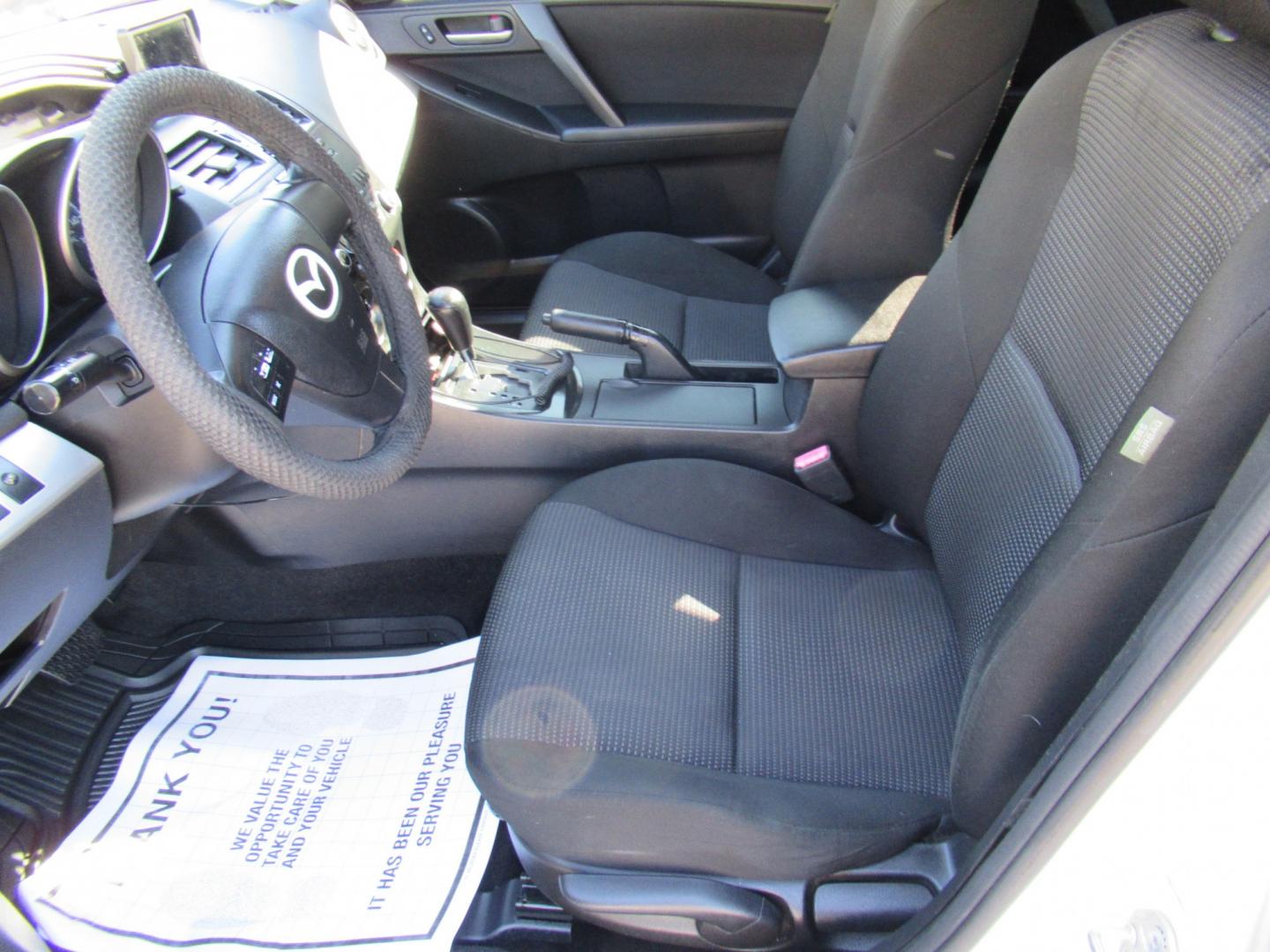 2012 White /Black Mazda MAZDA3 i Sport 4-Door (JM1BL1UF0C1) with an 2.0L L4 DOHC 16V engine, Automatic transmission, located at 1511 North Shepherd Dr., Houston, TX, 77008, (281) 657-1221, 29.798361, -95.412560- Photo#2