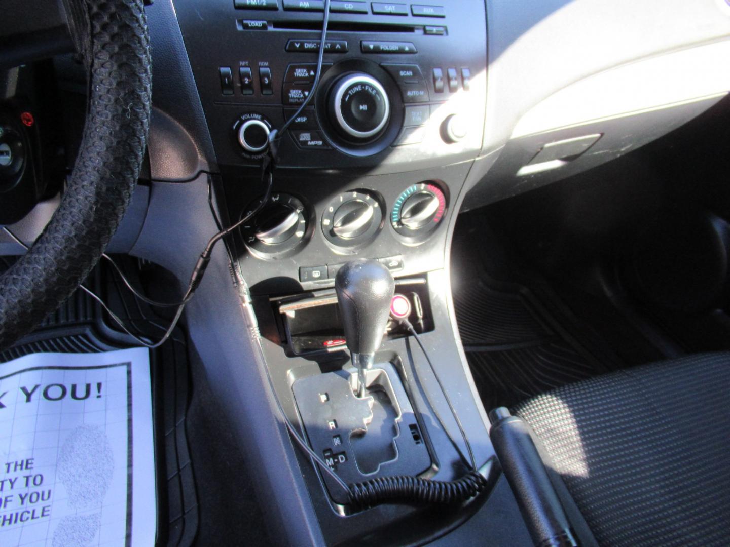 2012 White /Black Mazda MAZDA3 i Sport 4-Door (JM1BL1UF0C1) with an 2.0L L4 DOHC 16V engine, Automatic transmission, located at 1511 North Shepherd Dr., Houston, TX, 77008, (281) 657-1221, 29.798361, -95.412560- Photo#6