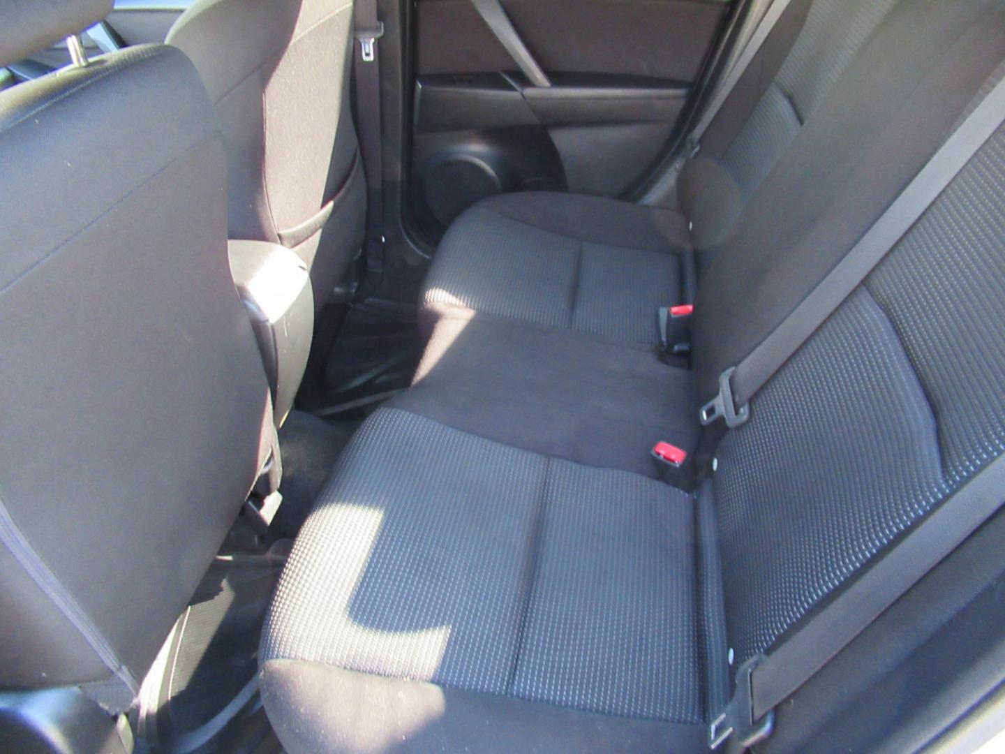 2012 White /Black Mazda MAZDA3 i Sport 4-Door (JM1BL1UF0C1) with an 2.0L L4 DOHC 16V engine, Automatic transmission, located at 1511 North Shepherd Dr., Houston, TX, 77008, (281) 657-1221, 29.798361, -95.412560- Photo#7