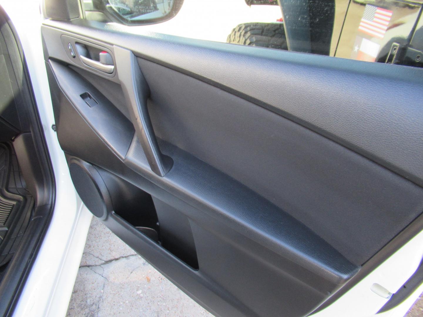 2012 White /Black Mazda MAZDA3 i Sport 4-Door (JM1BL1UF0C1) with an 2.0L L4 DOHC 16V engine, Automatic transmission, located at 1511 North Shepherd Dr., Houston, TX, 77008, (281) 657-1221, 29.798361, -95.412560- Photo#10