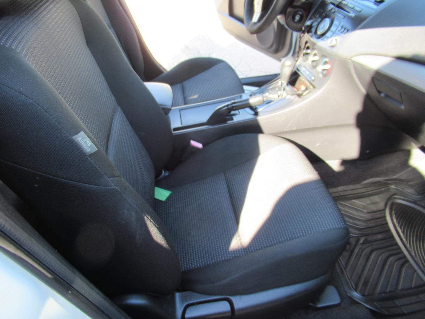 2012 White /Black Mazda MAZDA3 i Sport 4-Door (JM1BL1UF0C1) with an 2.0L L4 DOHC 16V engine, Automatic transmission, located at 1511 North Shepherd Dr., Houston, TX, 77008, (281) 657-1221, 29.798361, -95.412560- Photo#12